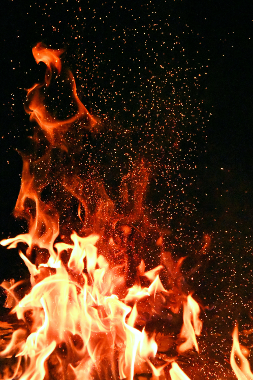 戶外營火火焰背景 壁紙