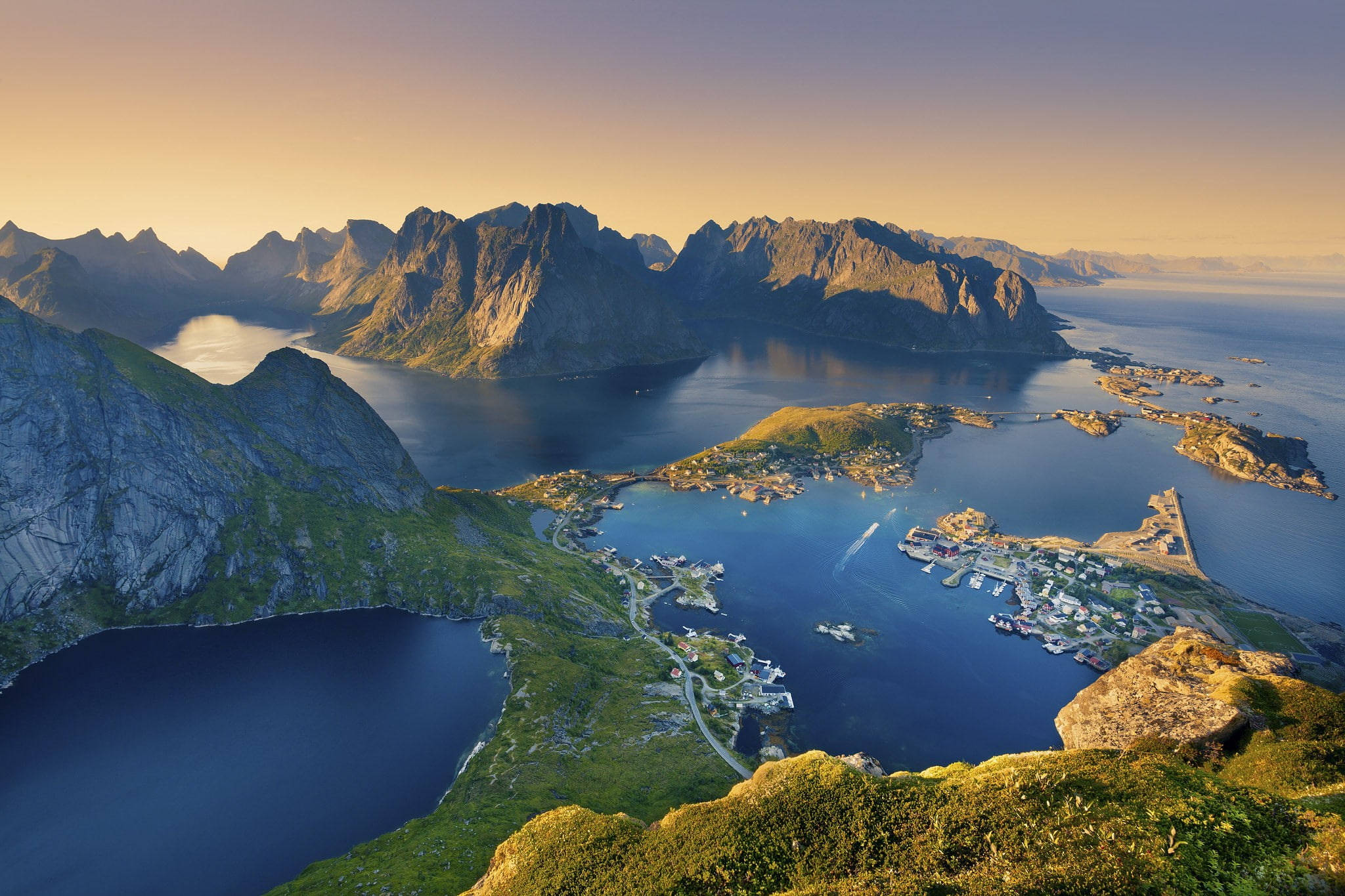 挪威峽灣的清澈天空 壁紙