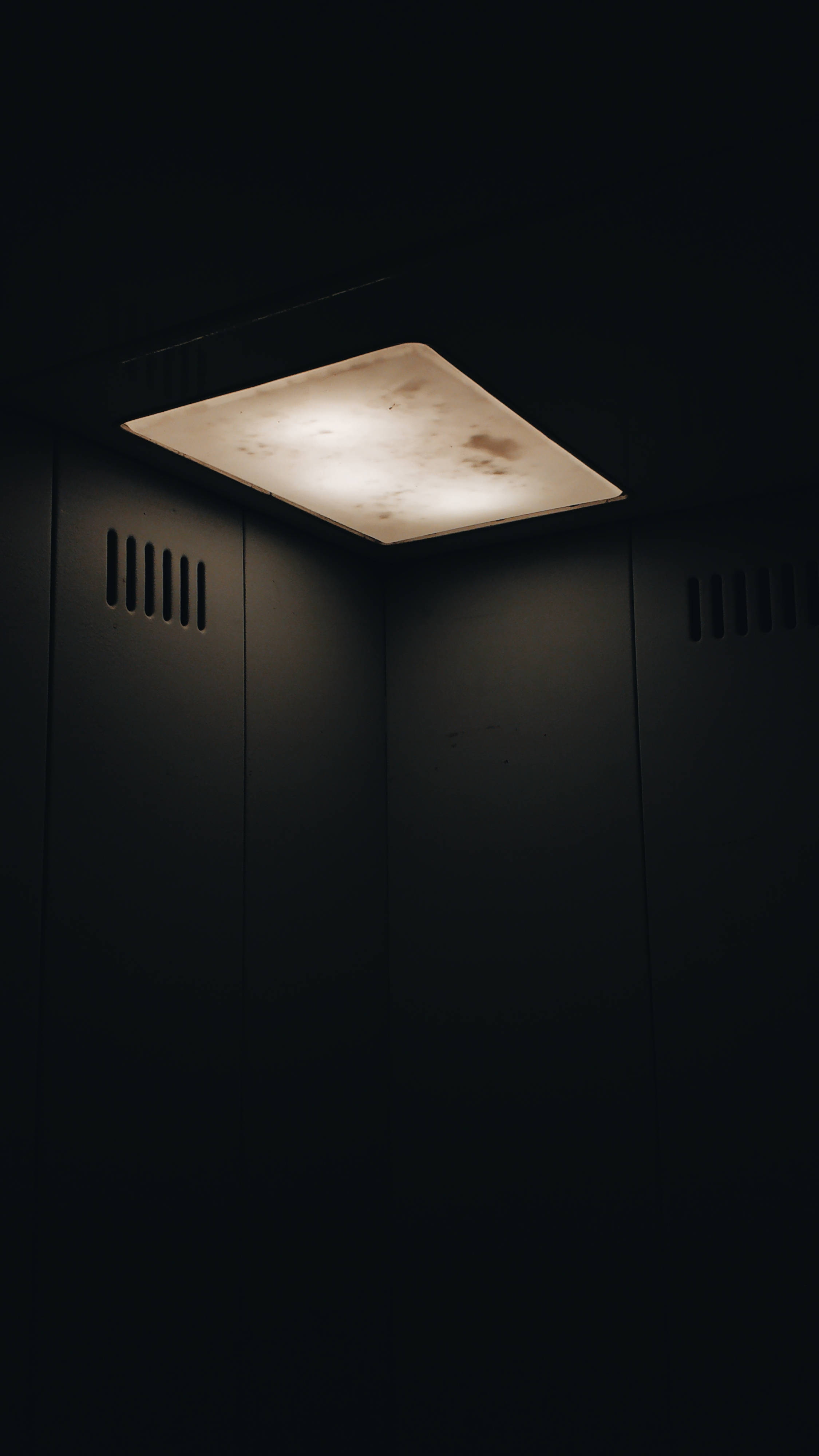 搭乘微光電梯 壁紙