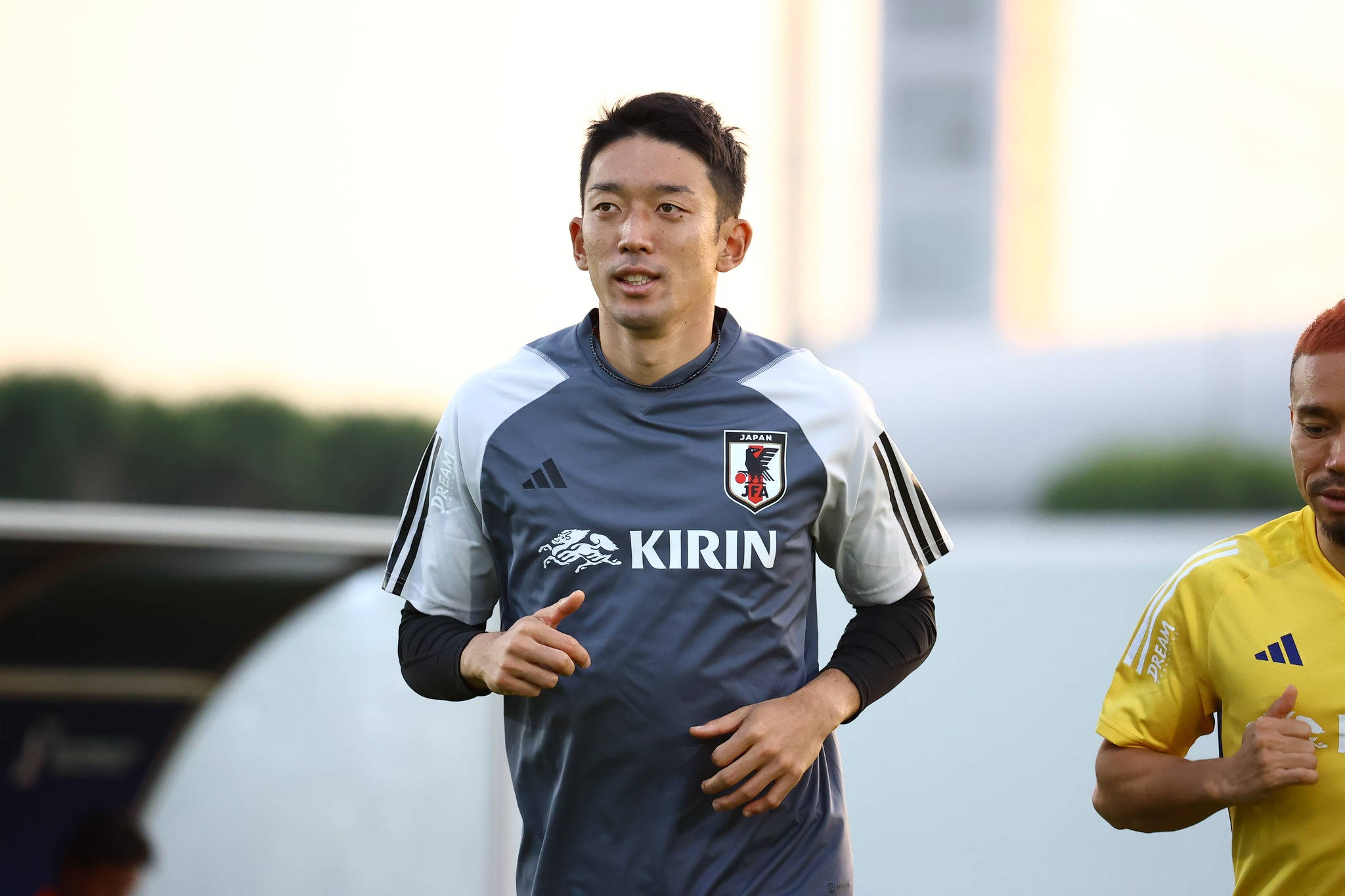 日本國家足球隊 權田修一 慢跑 壁紙