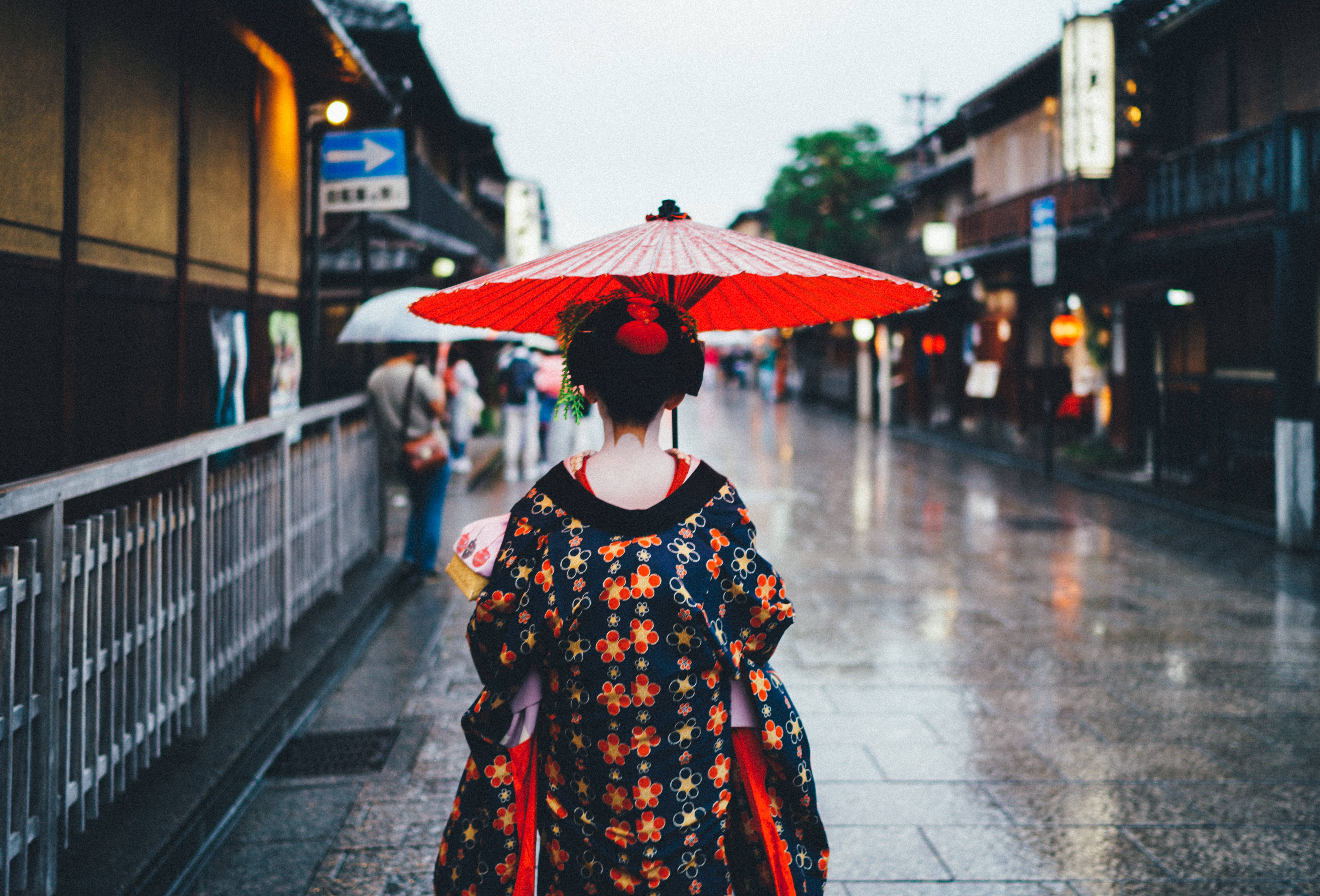 日本高清雨中艺妓 壁紙