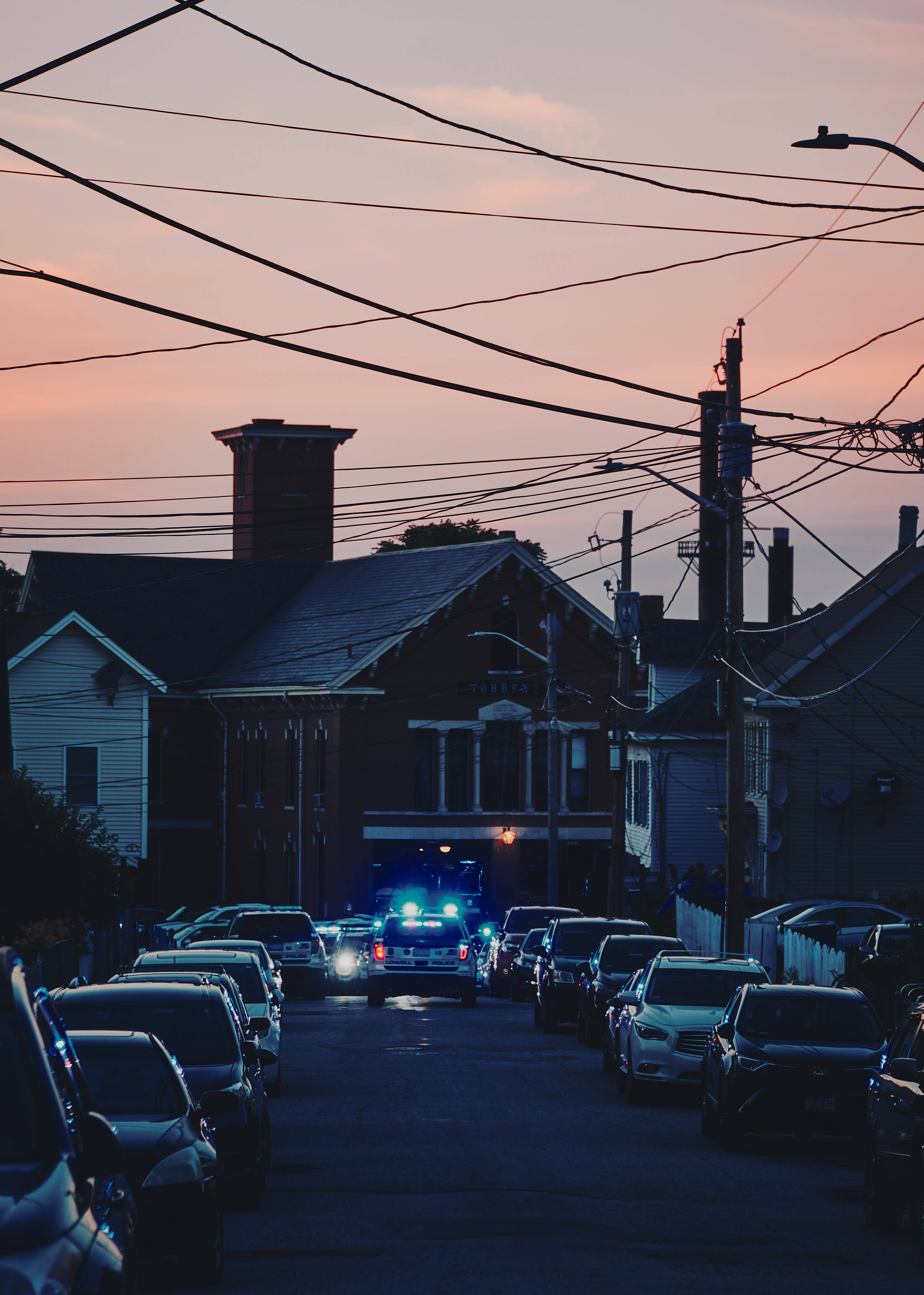 日落时的警车 壁紙