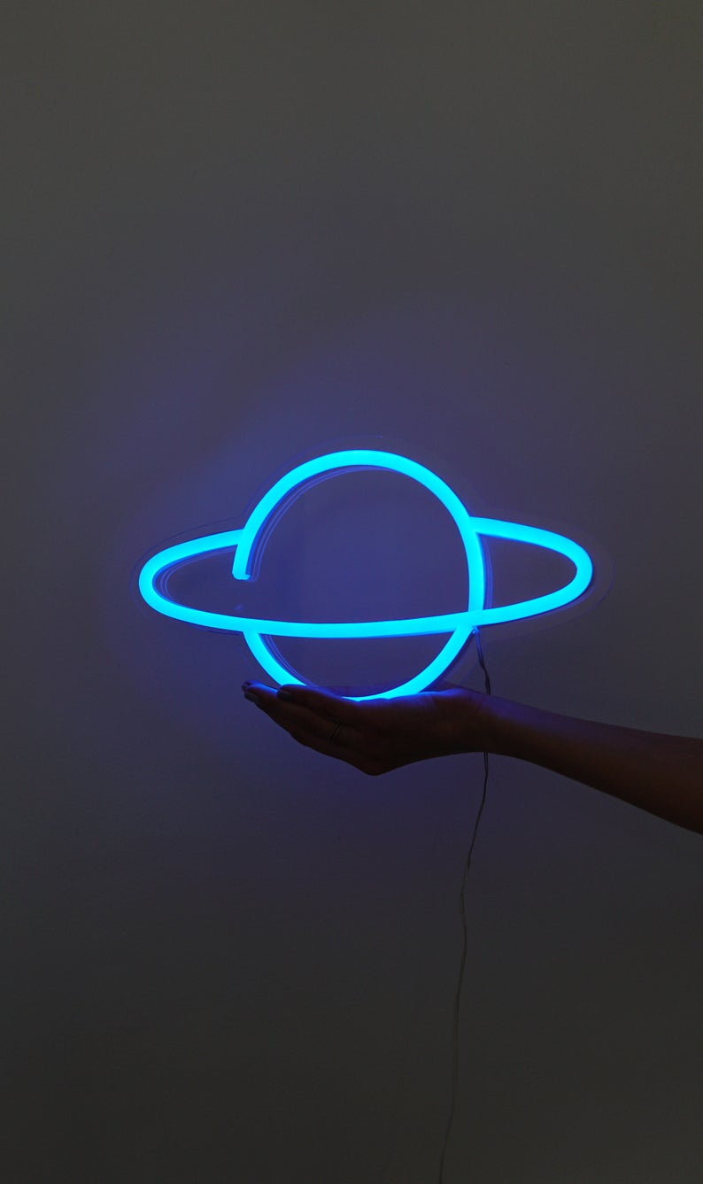 明亮的霓虹藍夜空 壁紙
