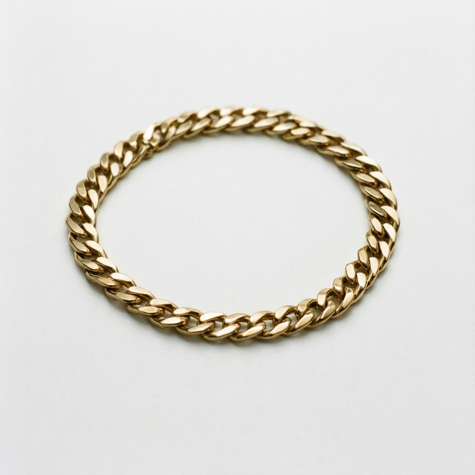 Minimalist Cuban Link Chain 壁紙