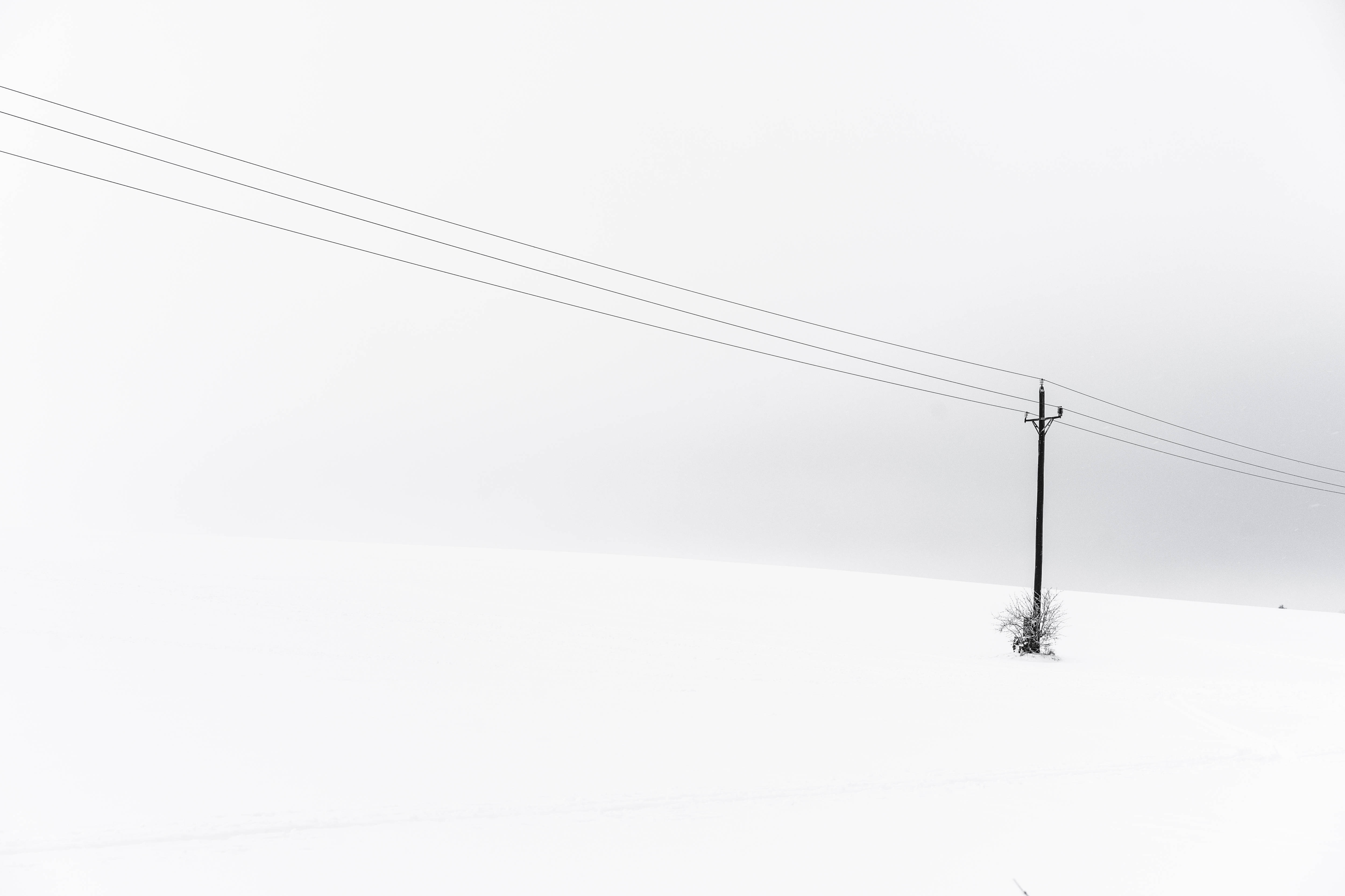 極簡美學桌面 雪丘與電線桿 壁紙