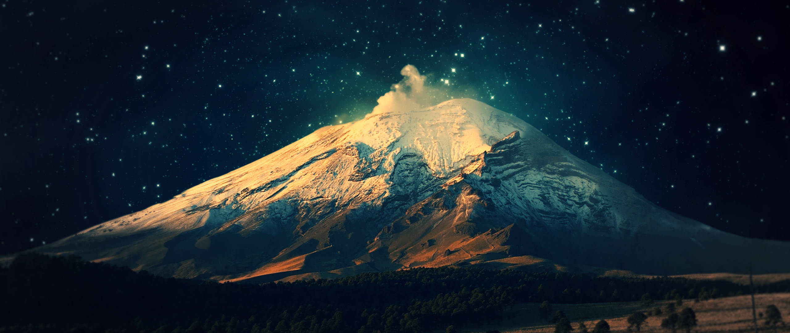 欣賞壯麗山巒的夜景 壁紙