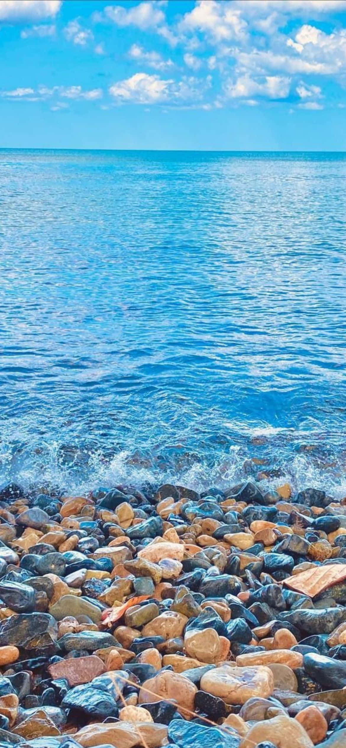 沙灘岩石與海水 壁紙