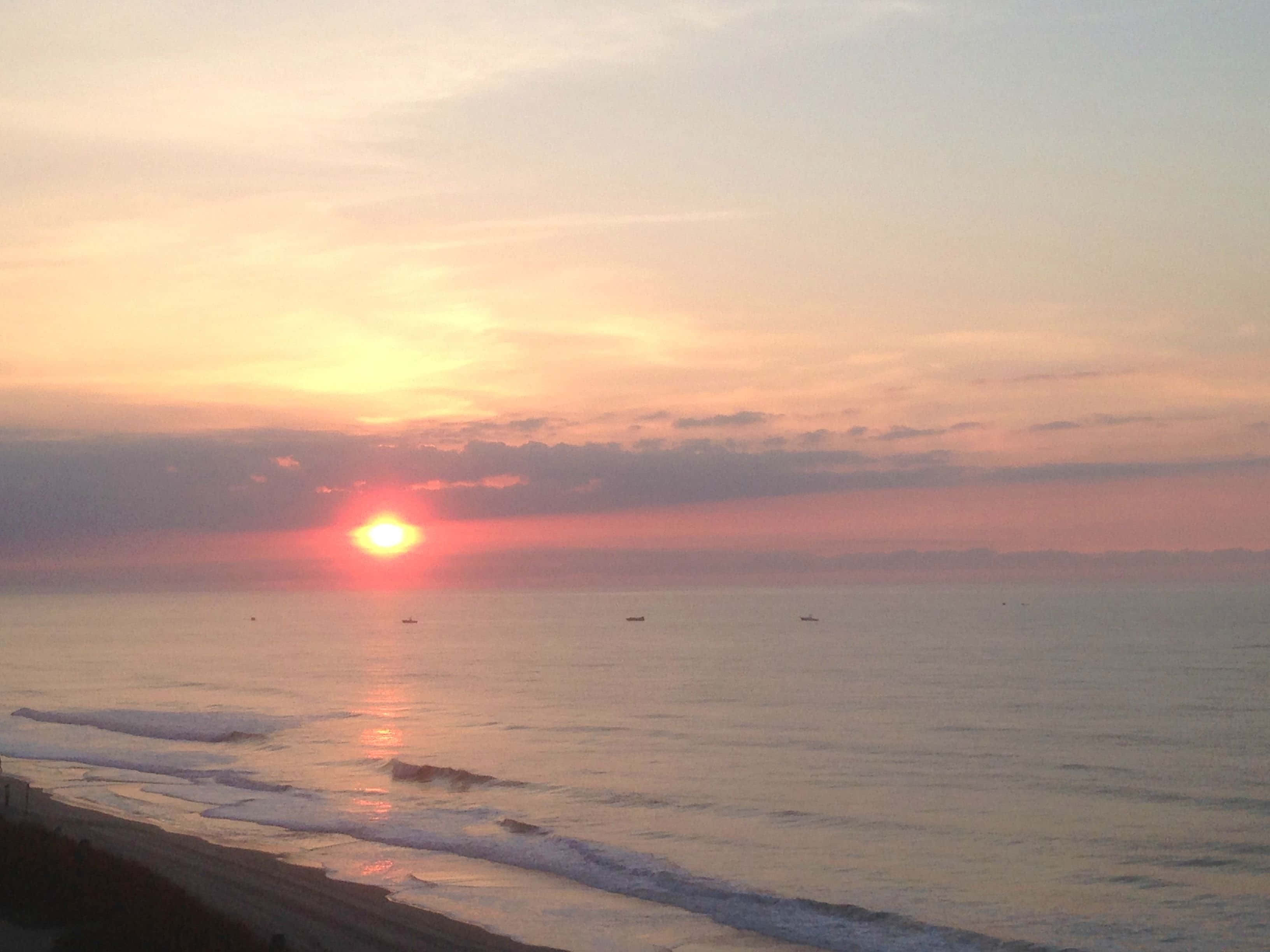 海灘上絕美非凡的夕陽 壁紙