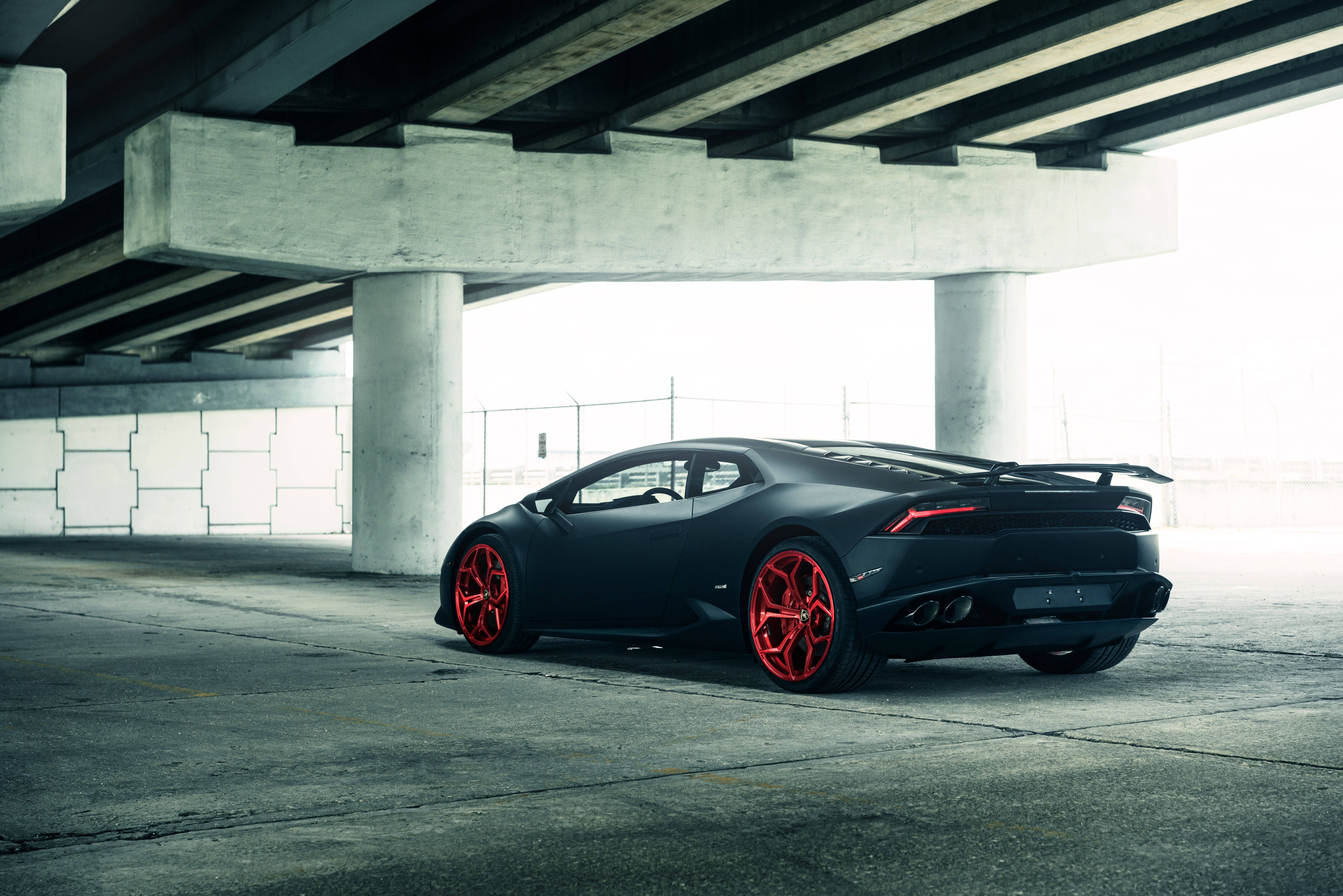消光黑藍寶堅尼Huracan 4K汽車桌布 壁紙