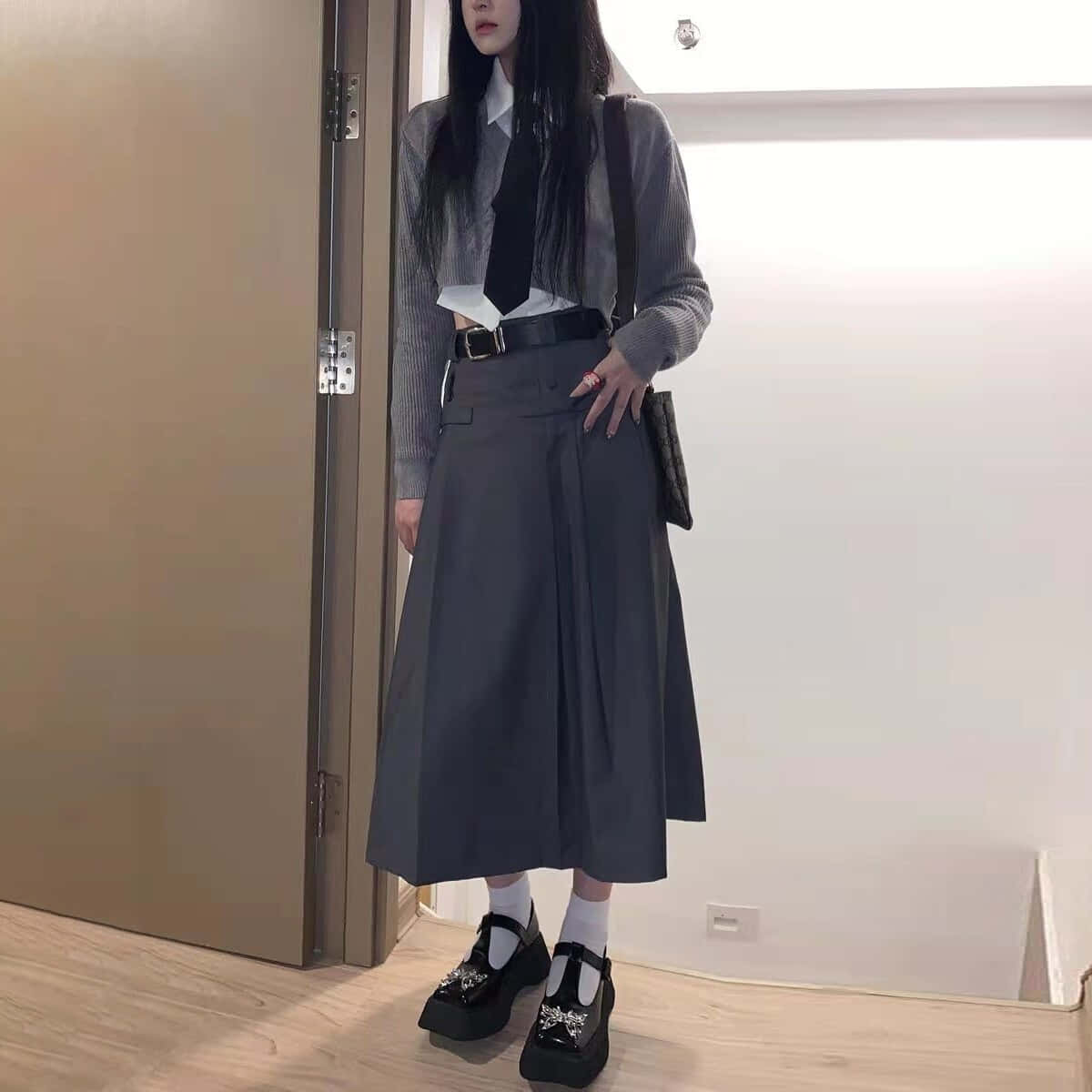 灰色美学的魅力在于其简约之美。 壁紙