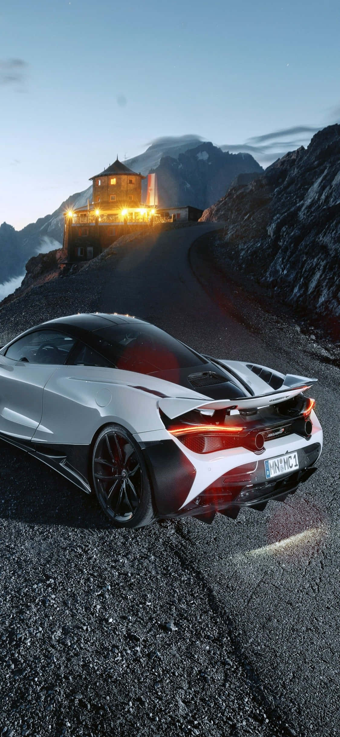 以 iPhone Xs 與 McLaren 720s 與頂尖對手競速 壁紙