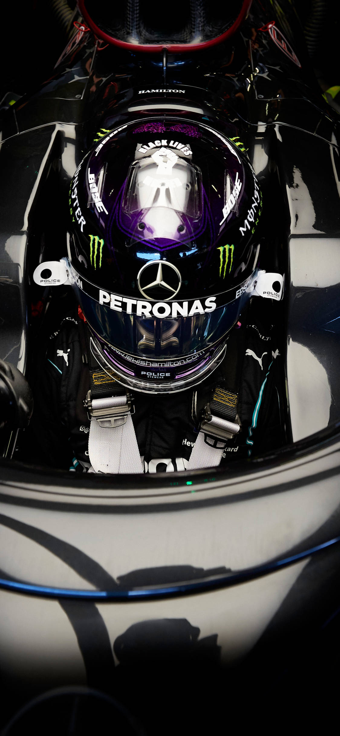 用Mercedes F1和iPhone提升你的速度！ 壁紙