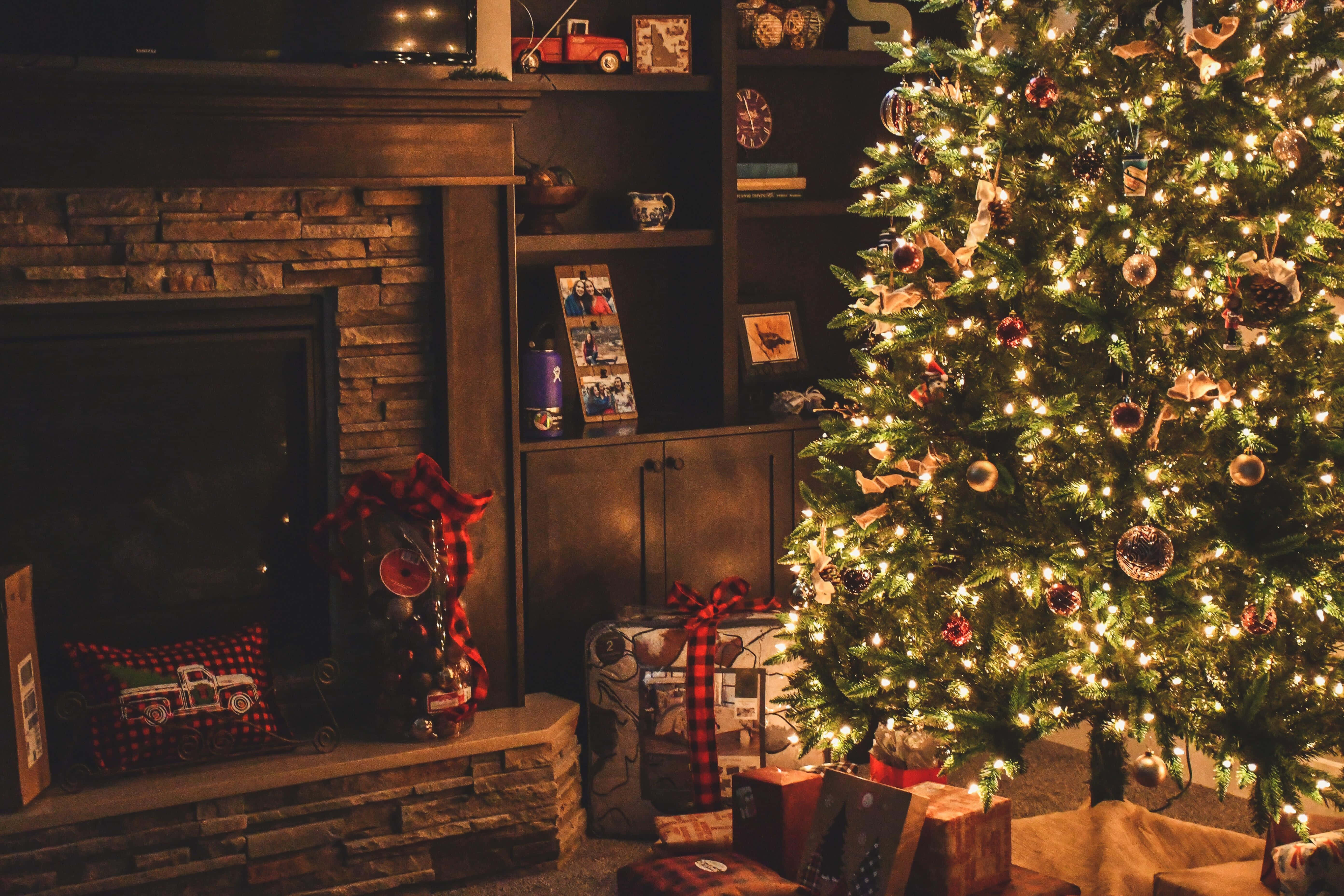 用节庆圣诞树庆祝佳节！ 壁紙