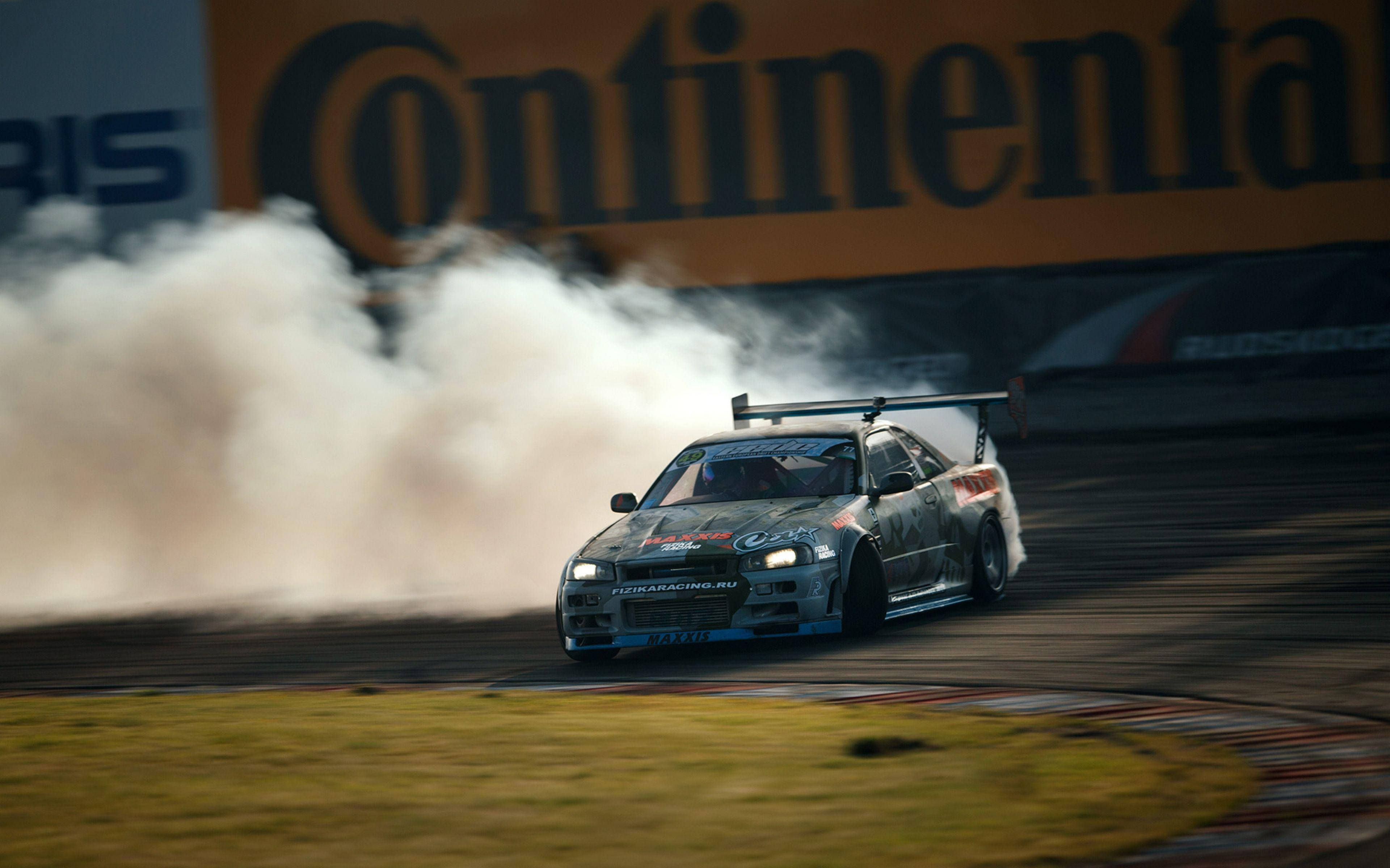 甩尾戰神 Nissan Skyline GTR R34 壁紙