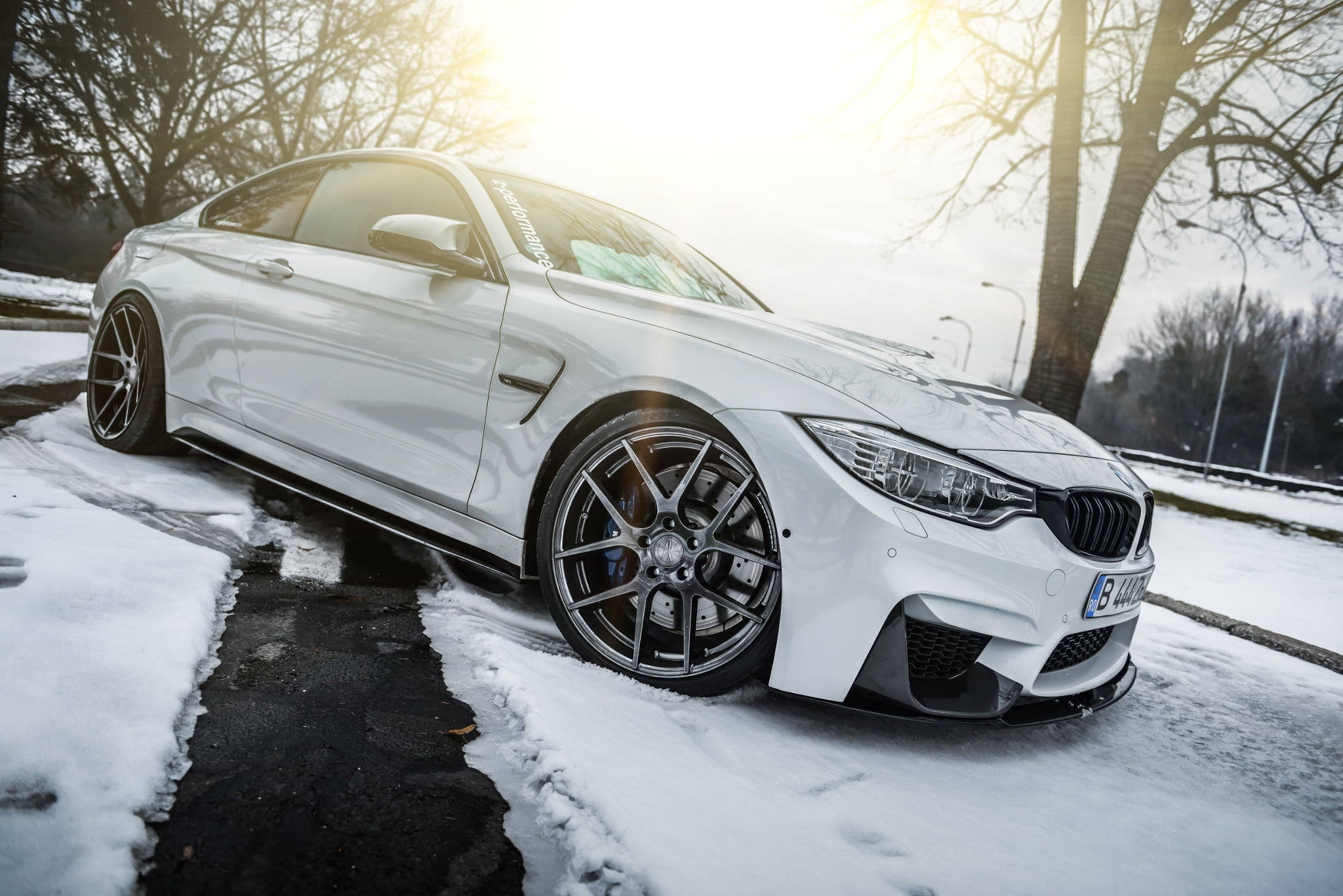 白色BMW M4笔记本电脑壁纸 壁紙