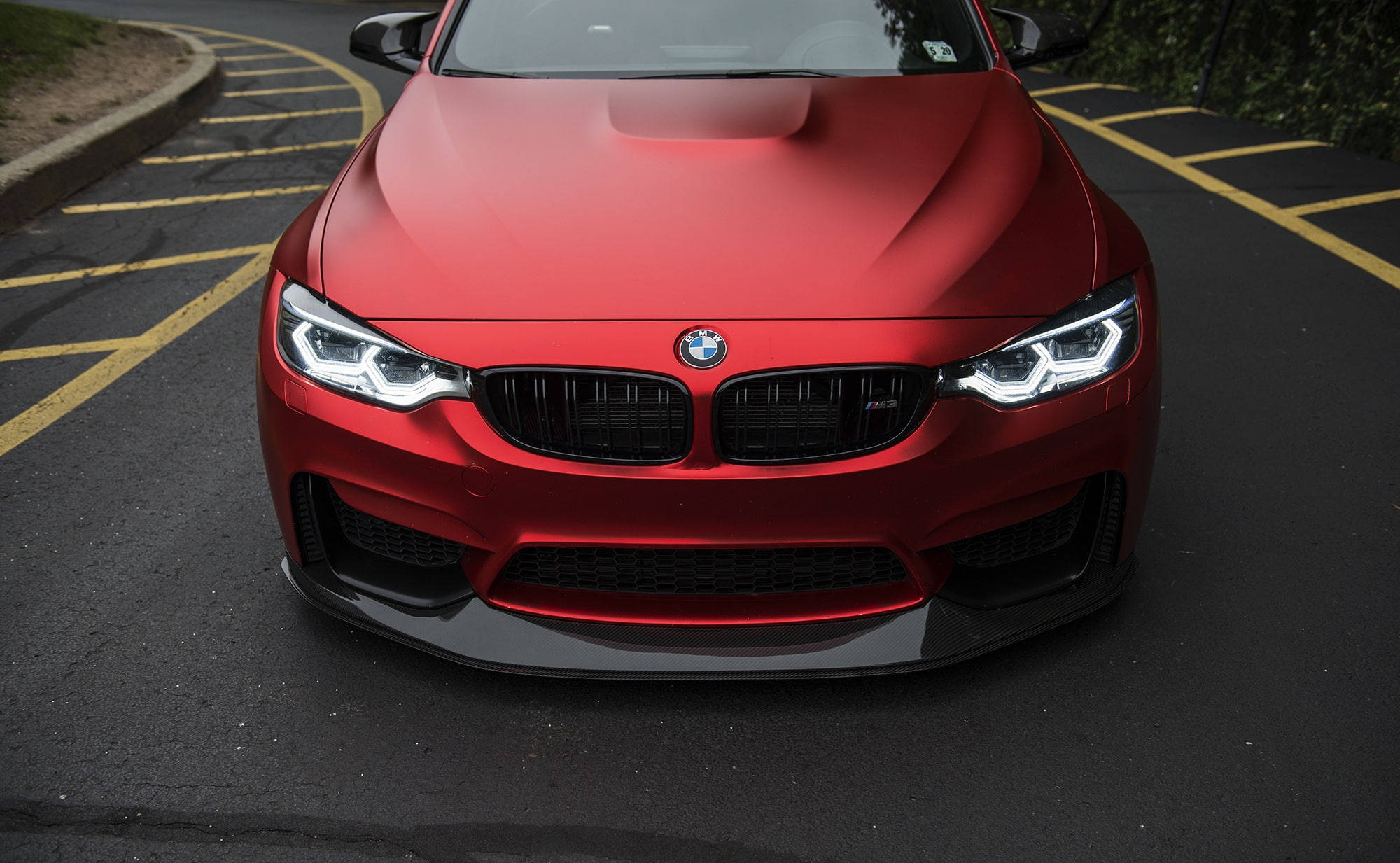 磨砂紅 BMW M3 筆電桌布 壁紙