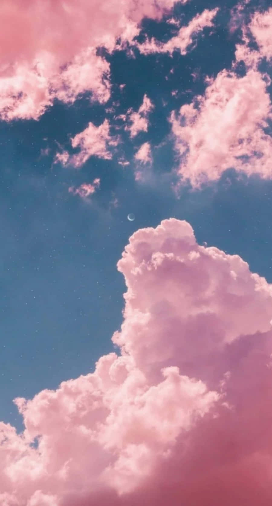 粉紅雲朵與月亮掛在天空 壁紙