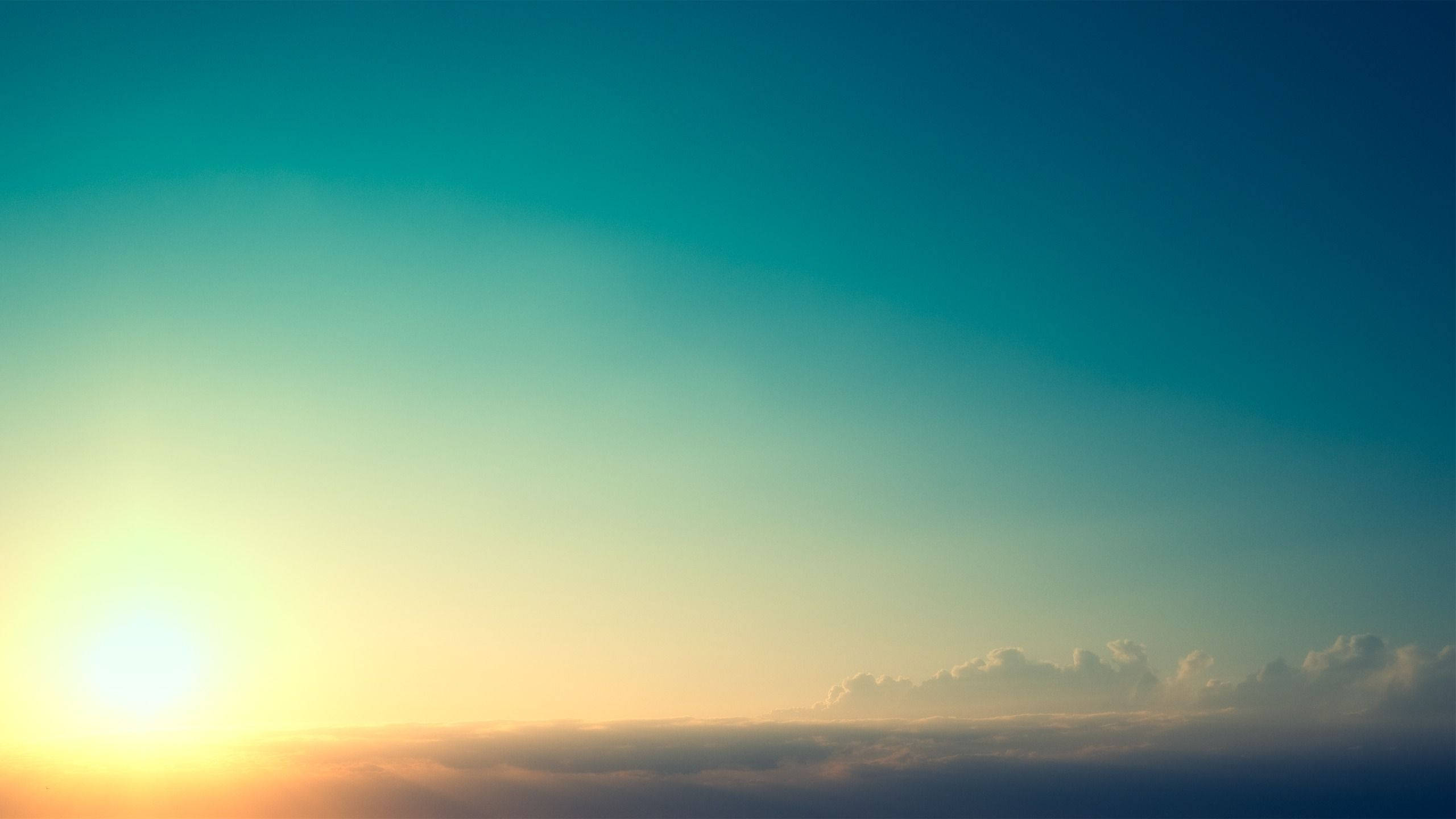 綠色天空與太陽 壁紙