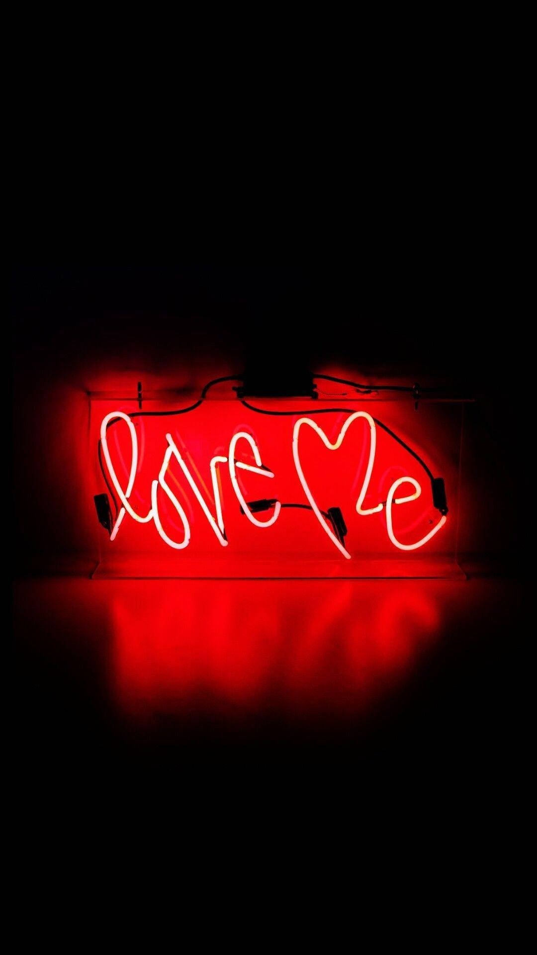 红色霓虹美学 Love Me 壁紙