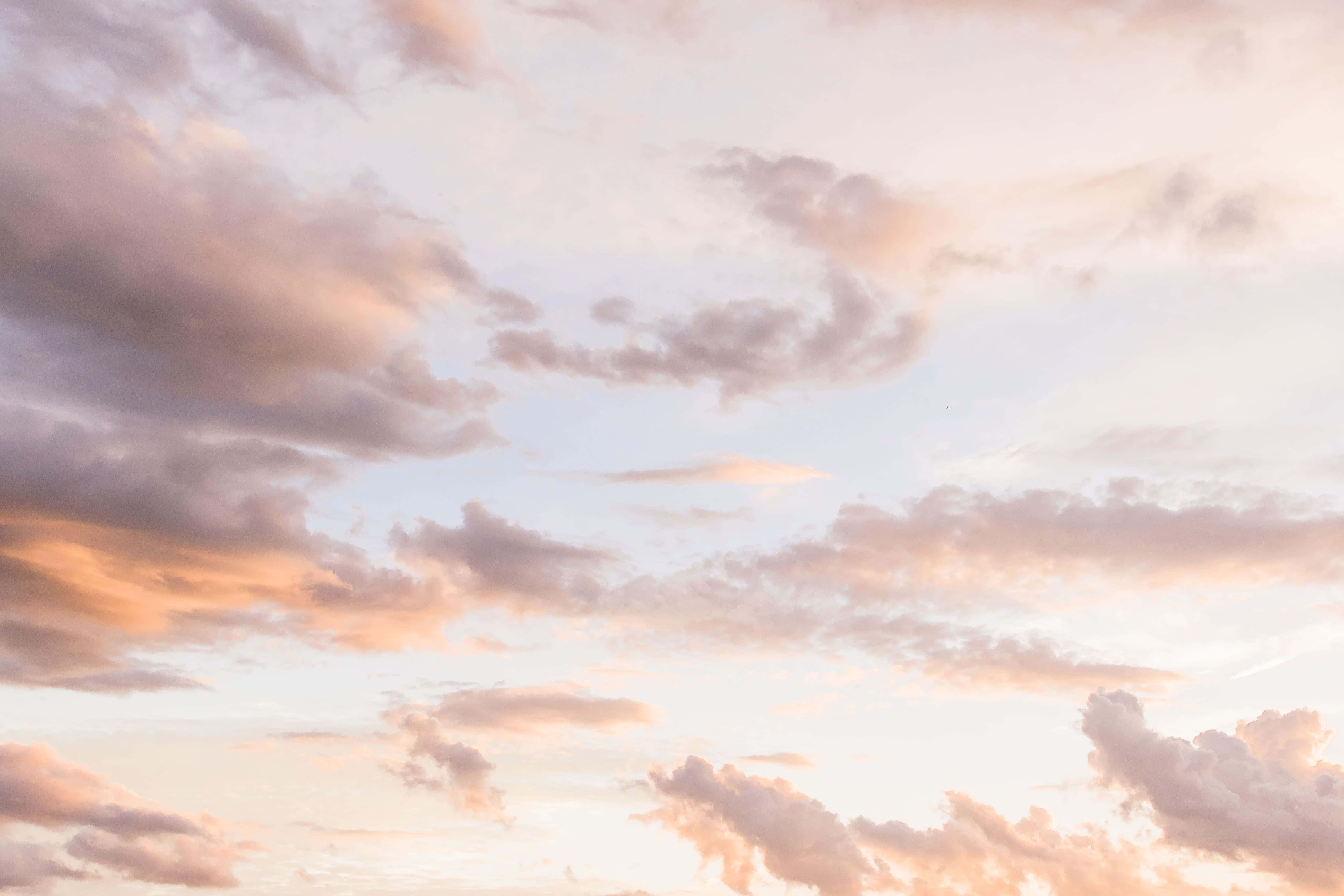 美學天空淡雅白色背景 壁紙