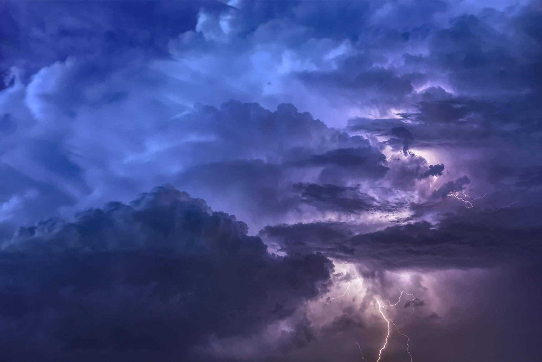 美學雷雲 壁紙