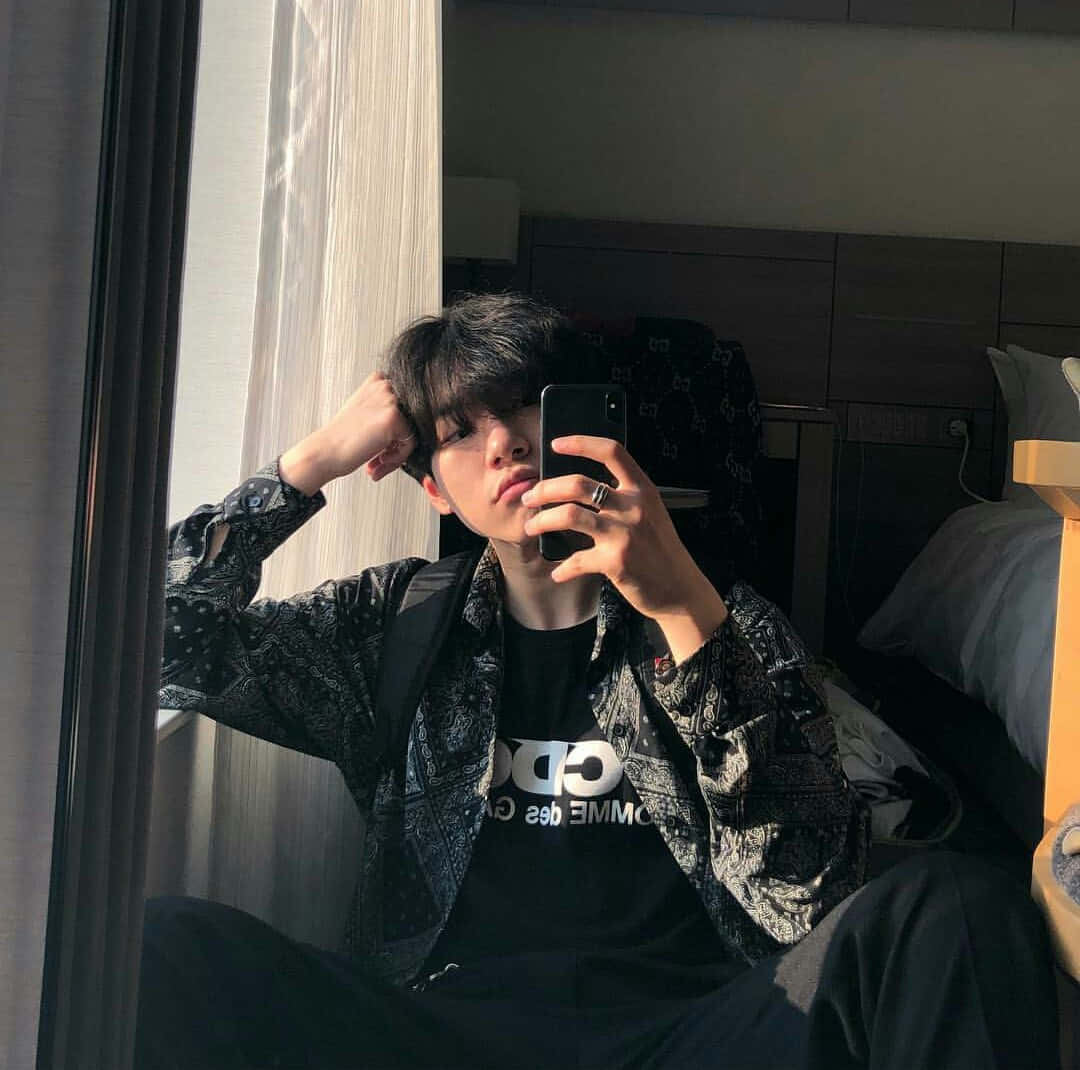 美少年佇立奇幻夢境 壁紙