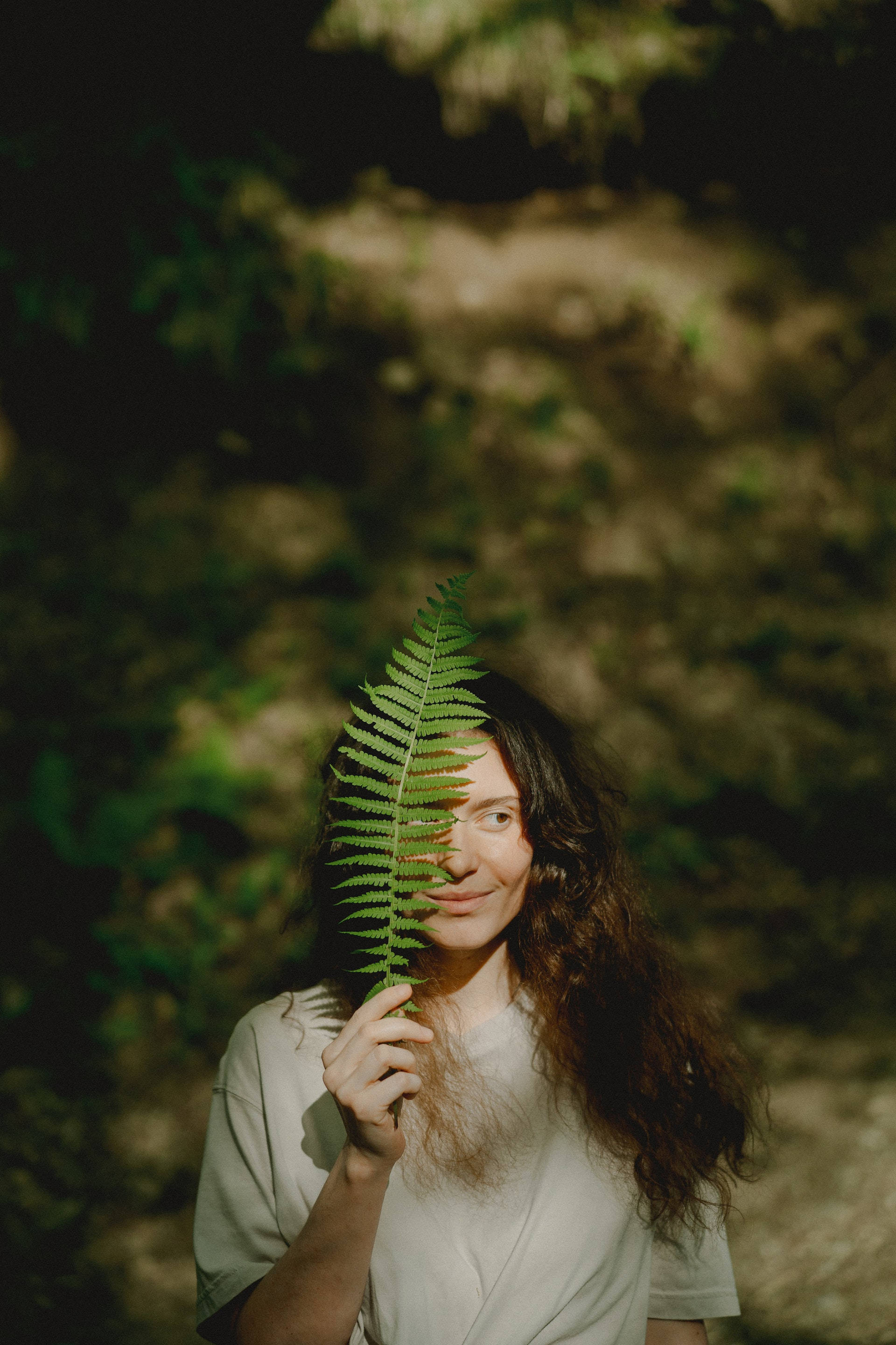 蕨葉女子植物美學 壁紙