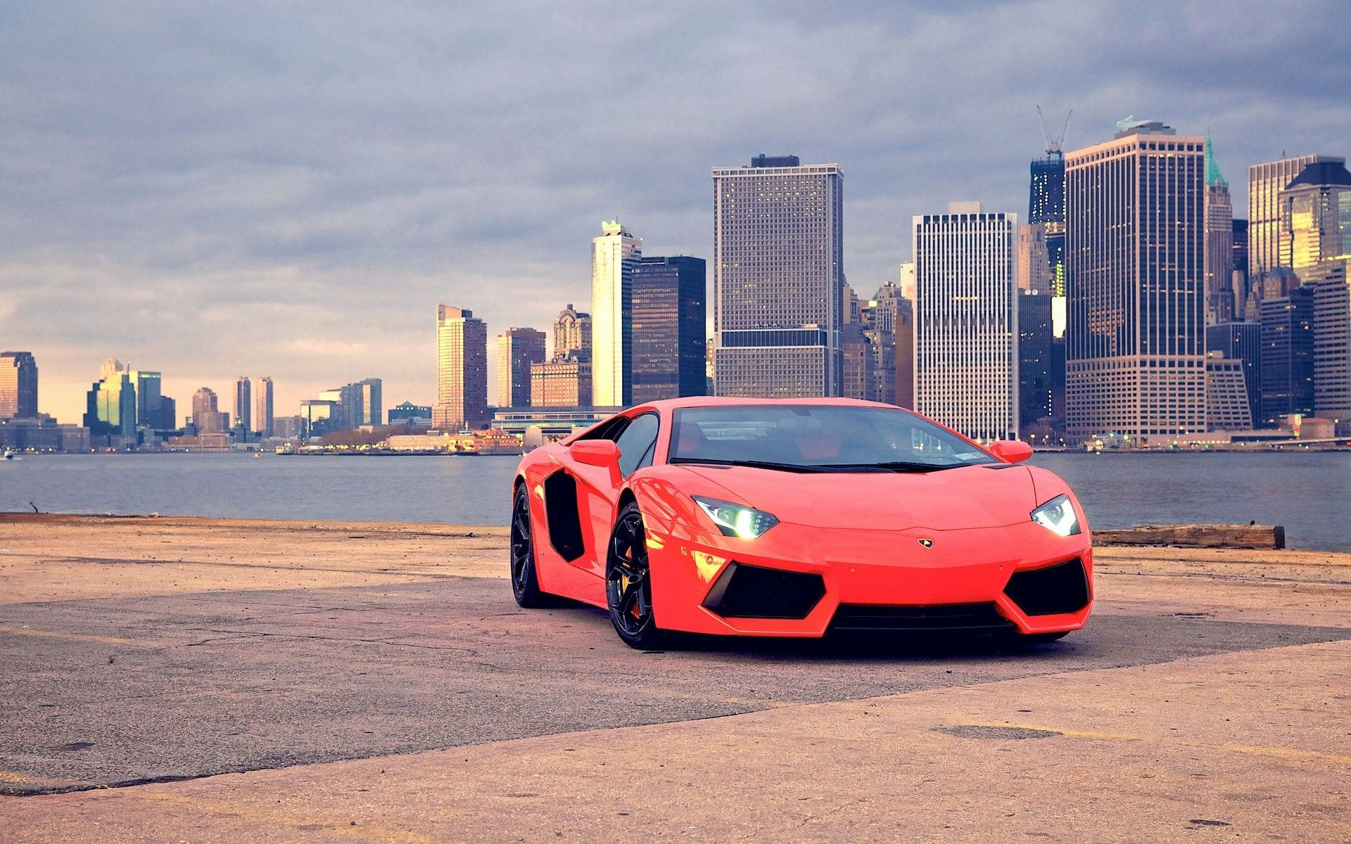 紅色藍寶堅尼Aventador在布魯克林大橋公園的汽車桌布。