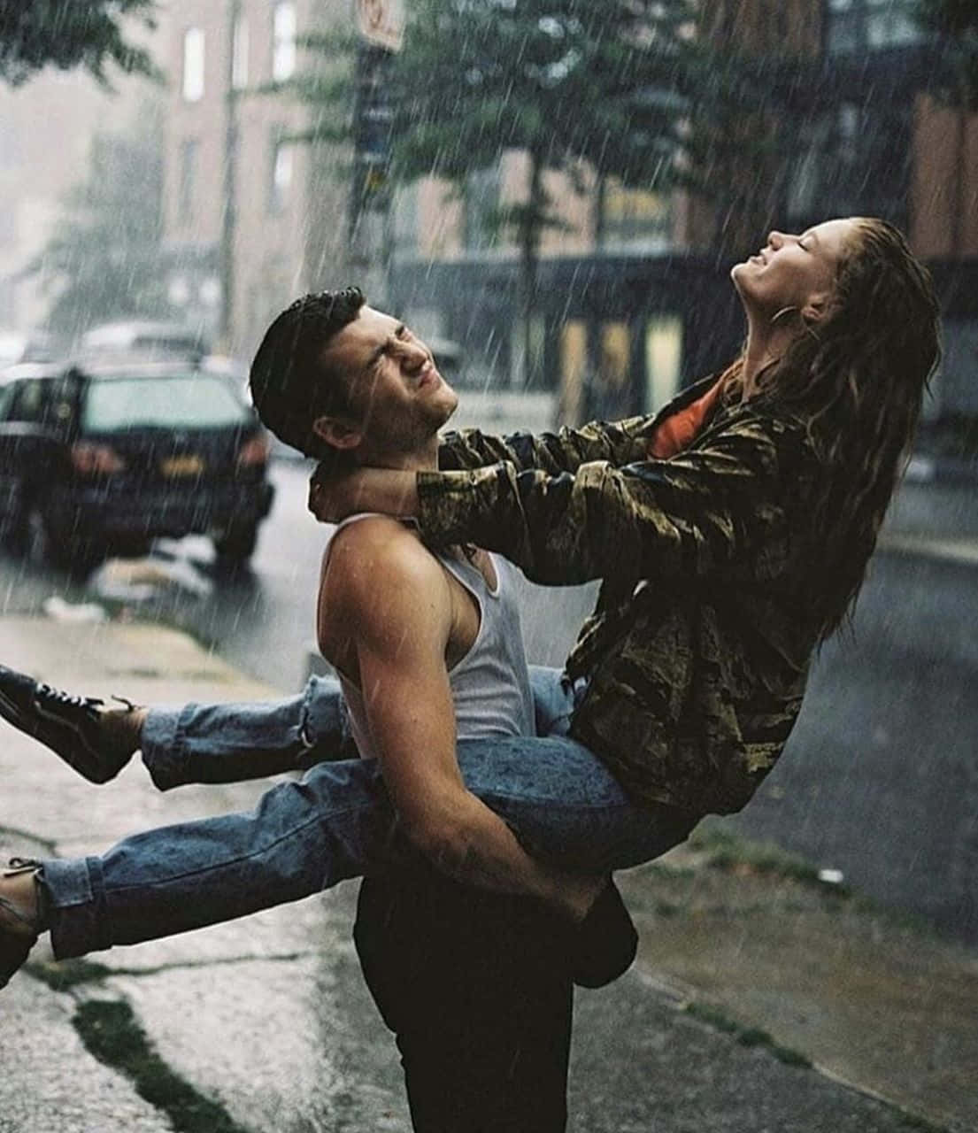 "讓雨水洗去我們所有的煩惱，提醒我們之間的愛" 壁紙