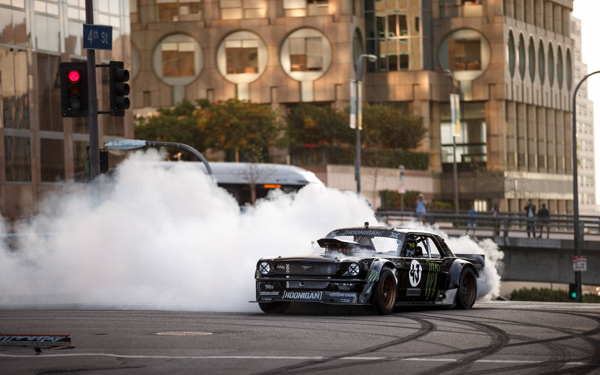 賽道猛獸 - Hoonigan Ford Mustang 甩尾狂飆 壁紙