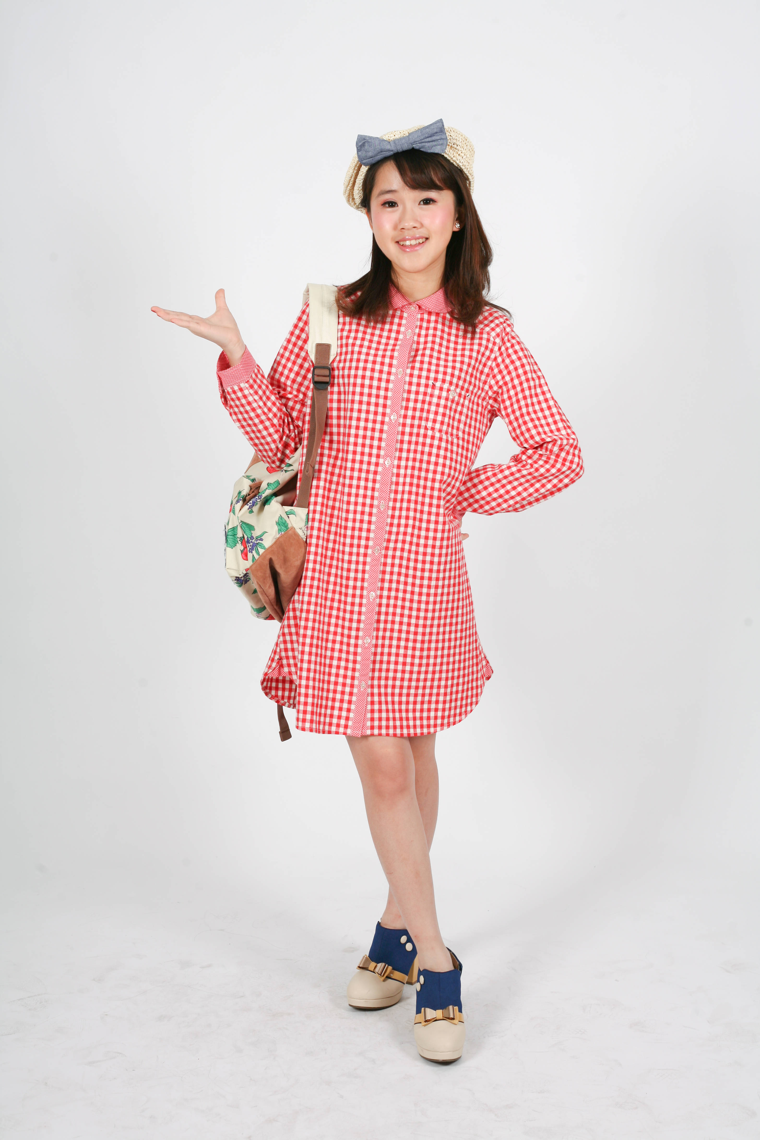 身穿可爱粉色连衣裙的女子 壁紙