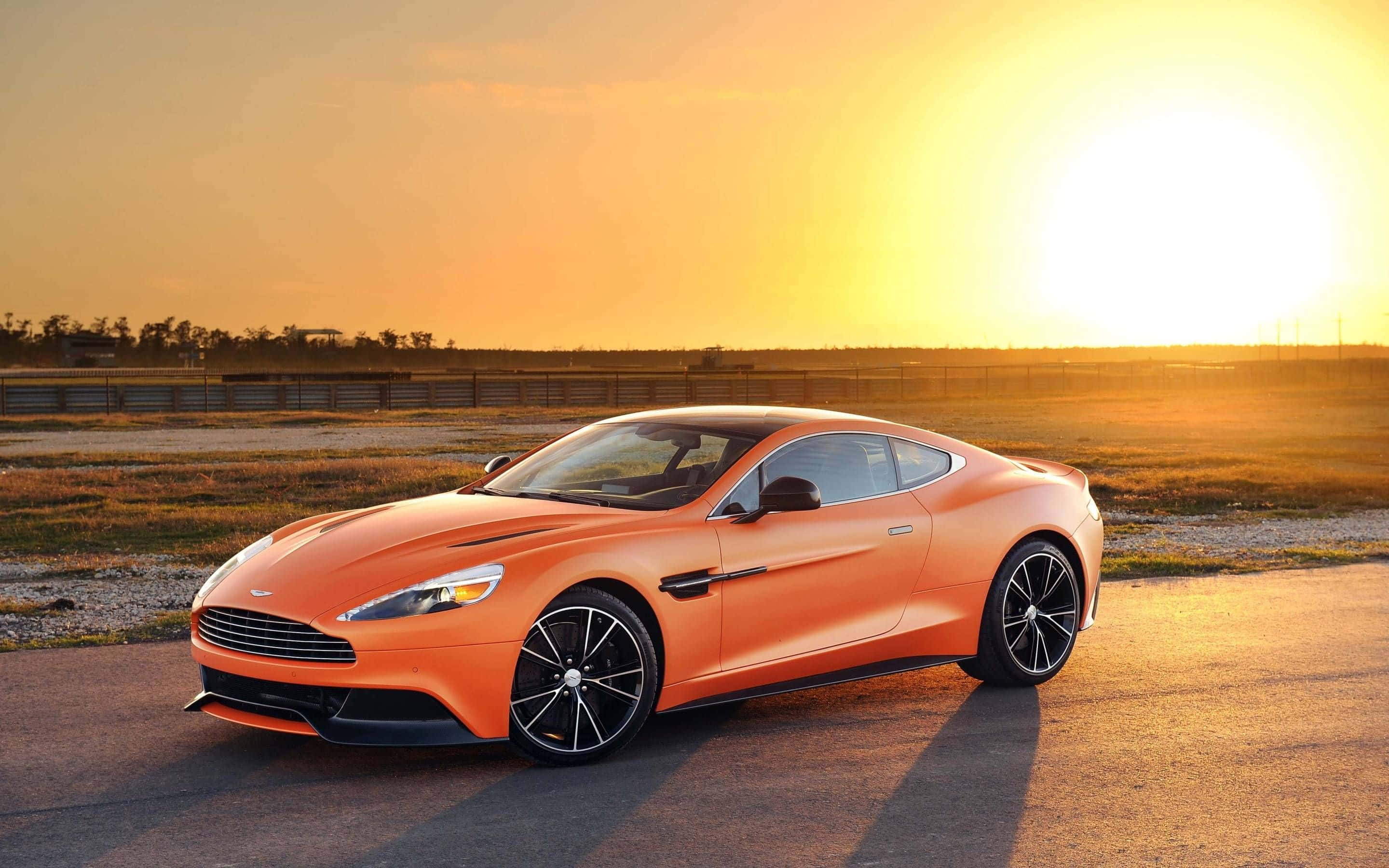 迷人的Aston Martin Vanquish奔馳中 壁紙