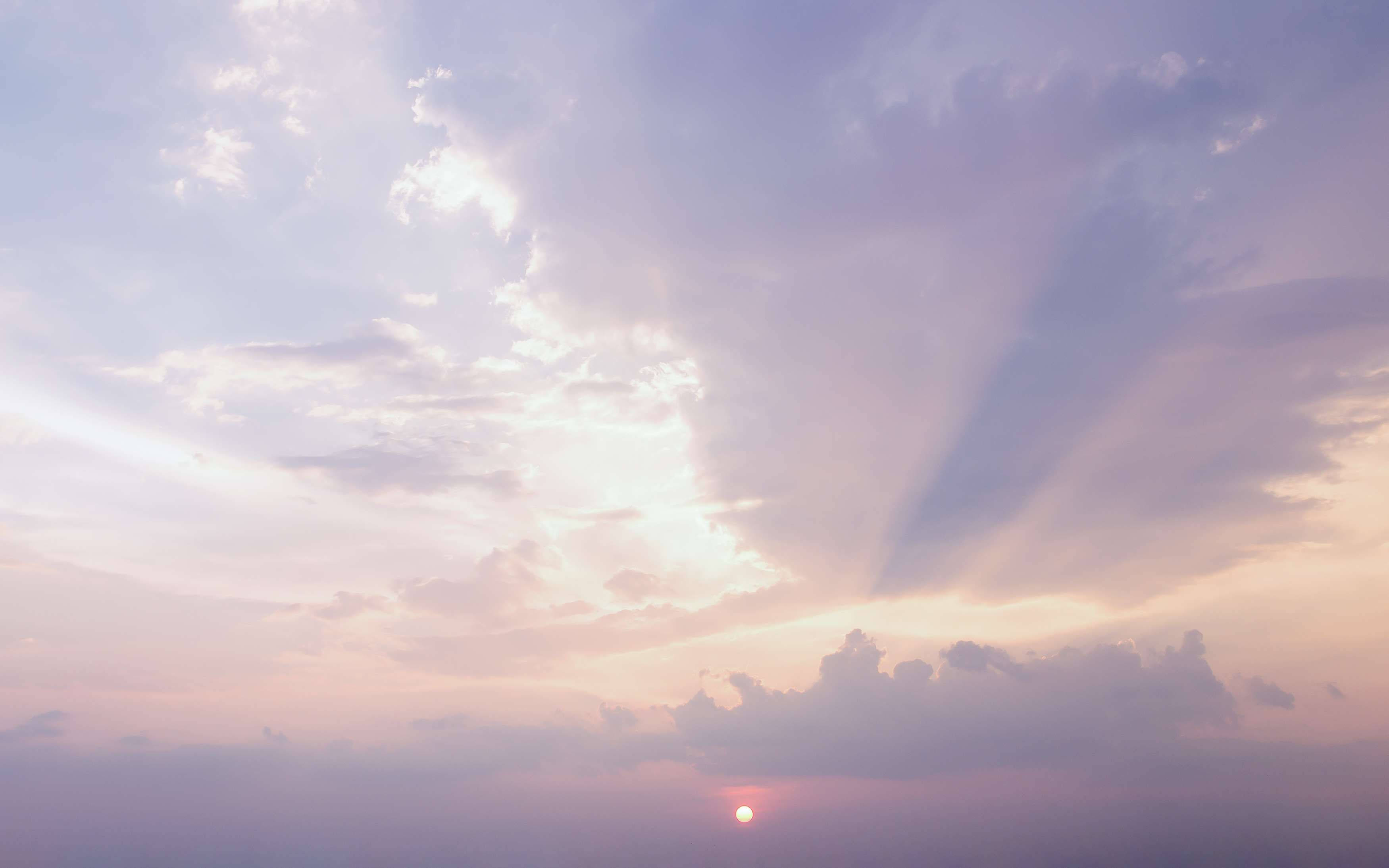 迷人美學雲層覆蓋寧靜場景 壁紙