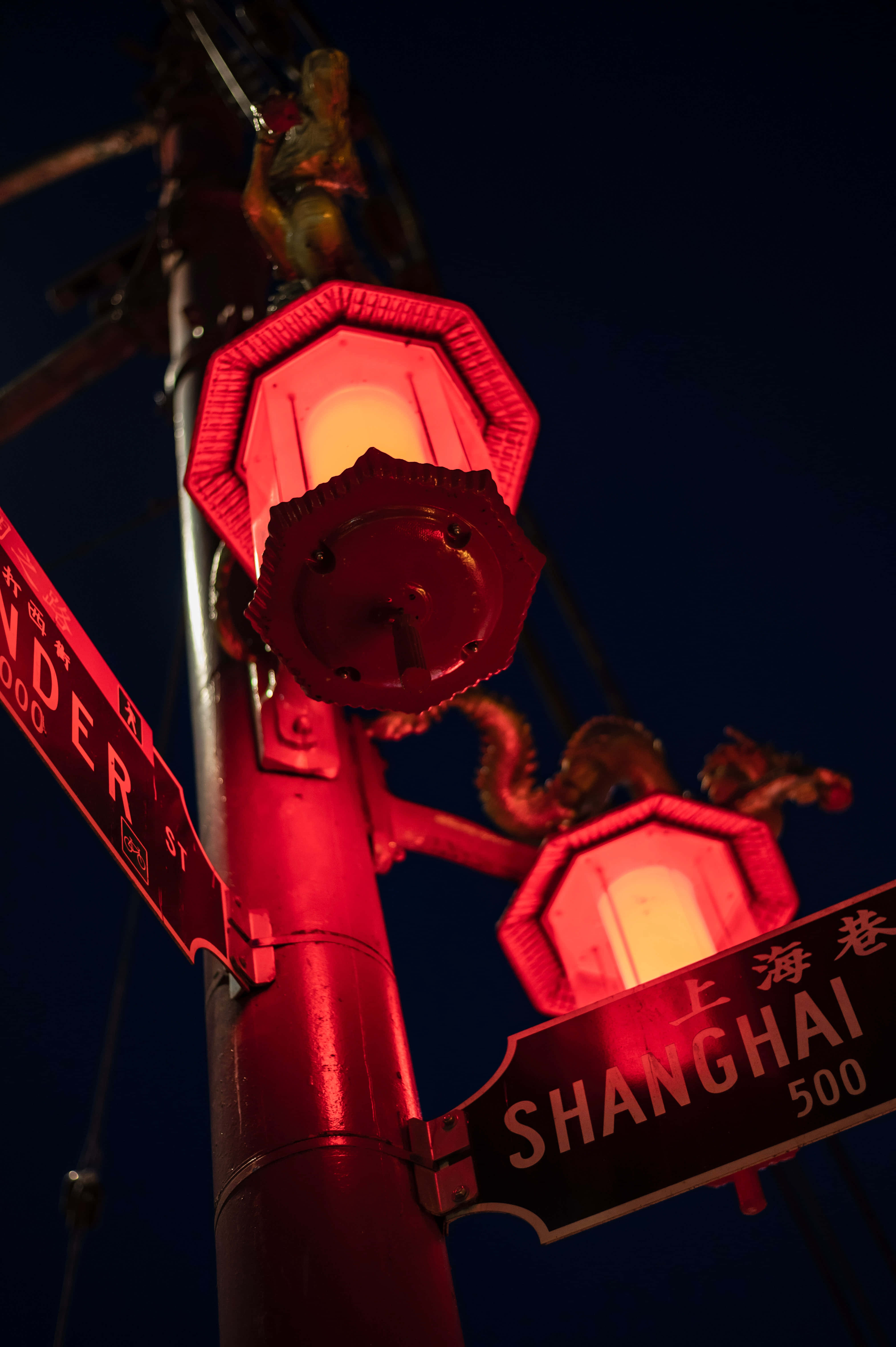 迷人霓虹红光 壁紙