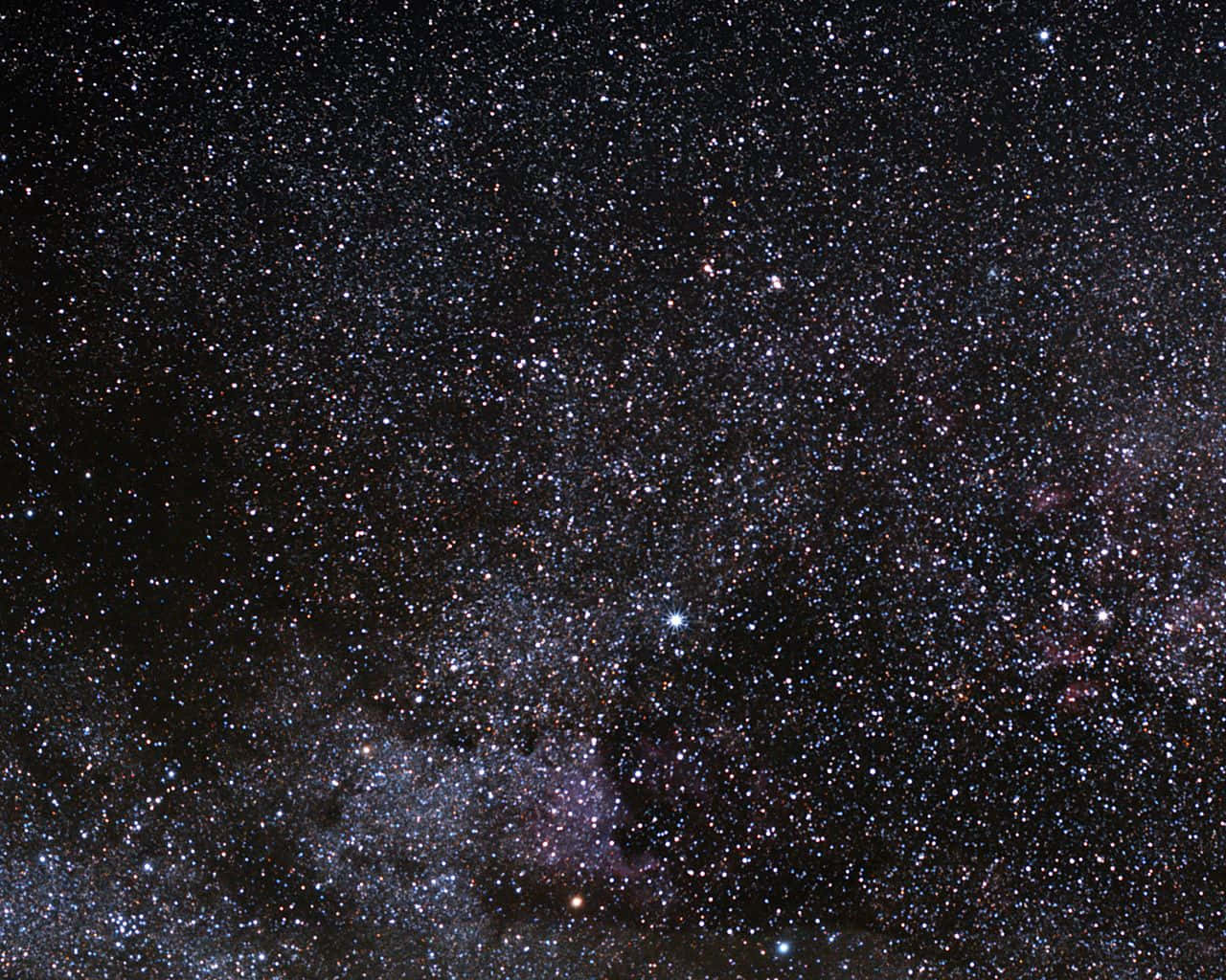 迷失在繁星点缀的夜空之中 壁紙
