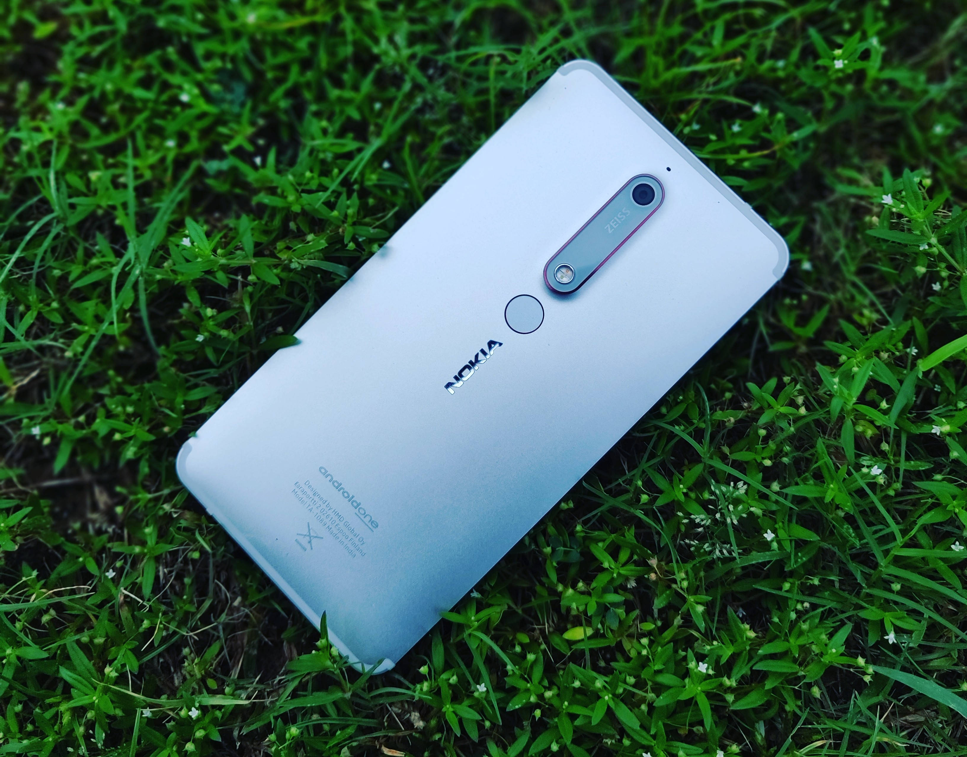 鐵藍色 Nokia 6.1 背面 壁紙
