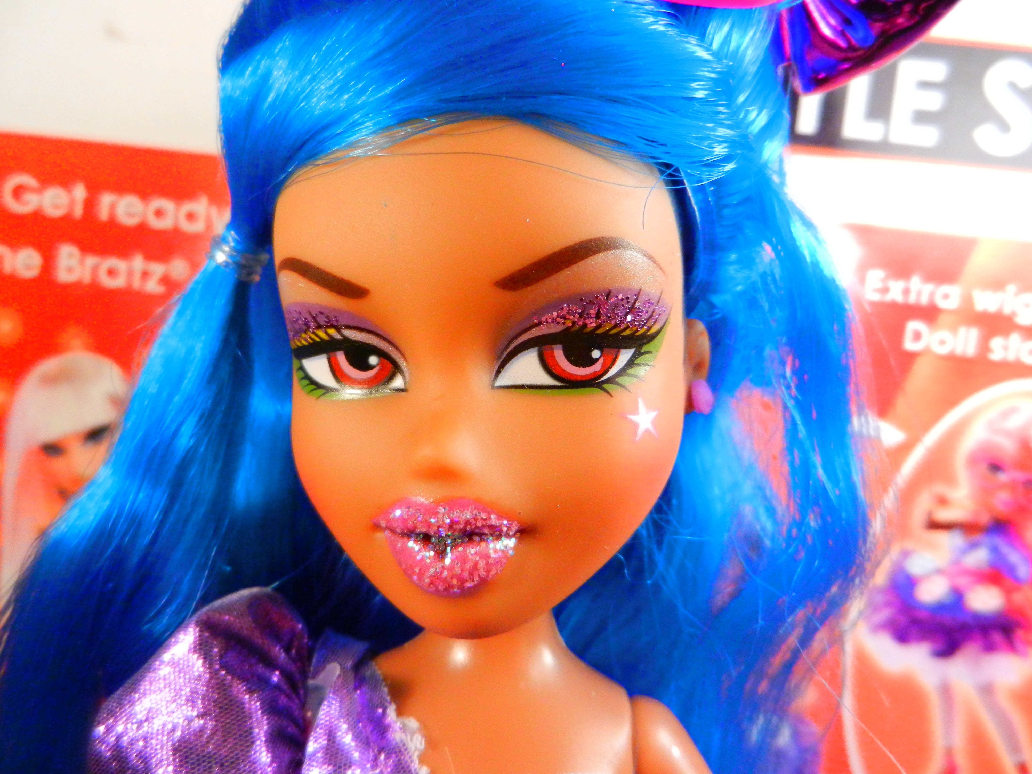 閃亮藍髮 Bratz 風格美學 壁紙