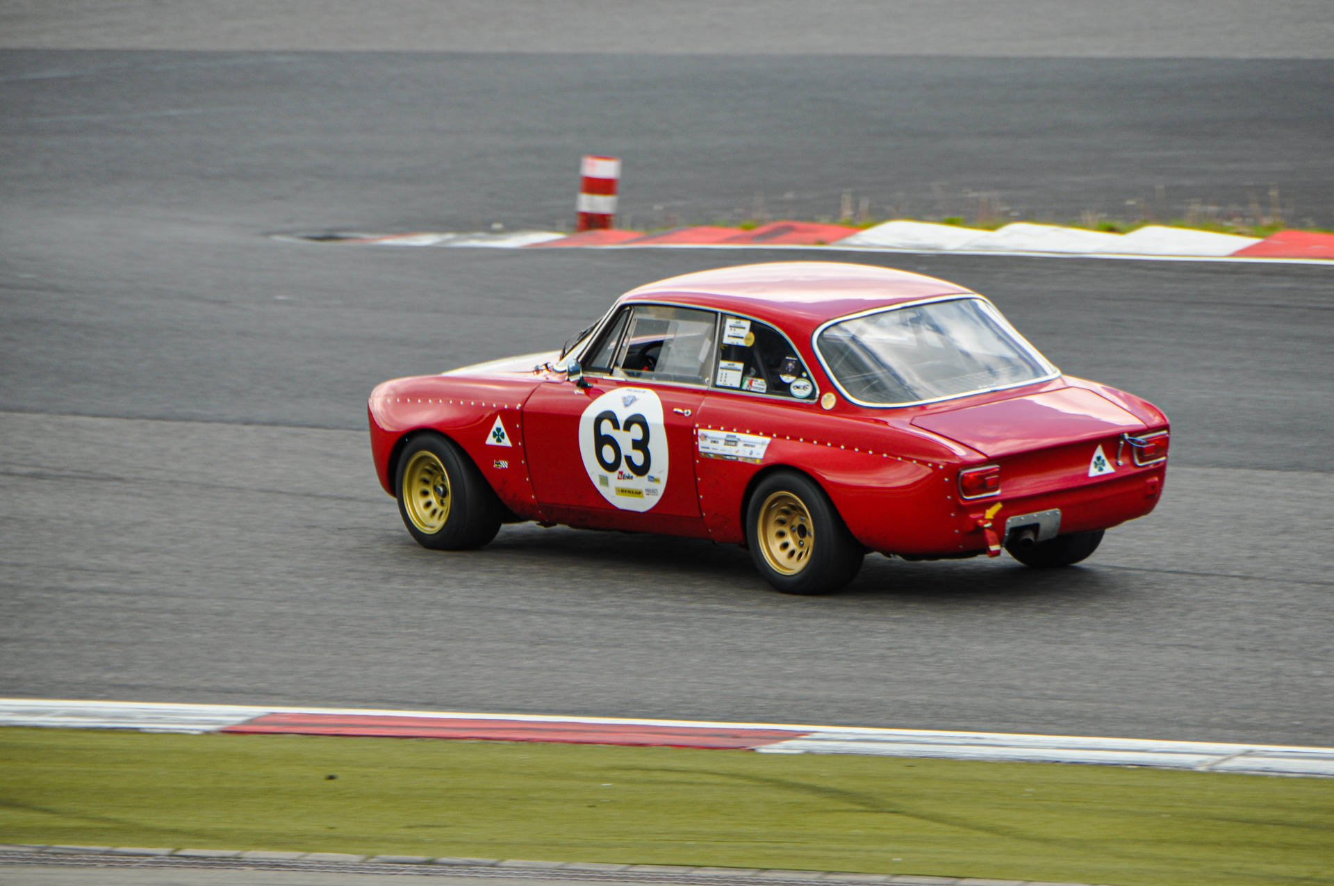 阿爾法·羅密歐 Giulia GTA Corsa 雙門跑車桌布。