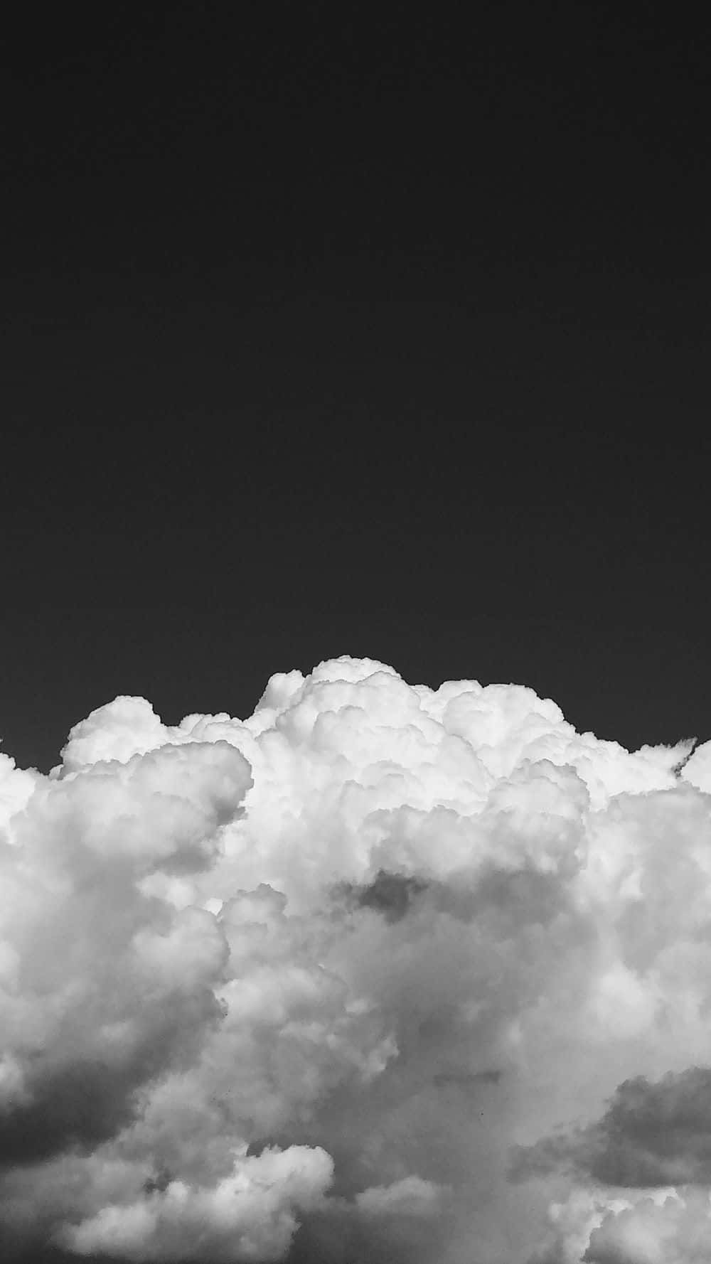 陰沉天空黑白雲景 壁紙