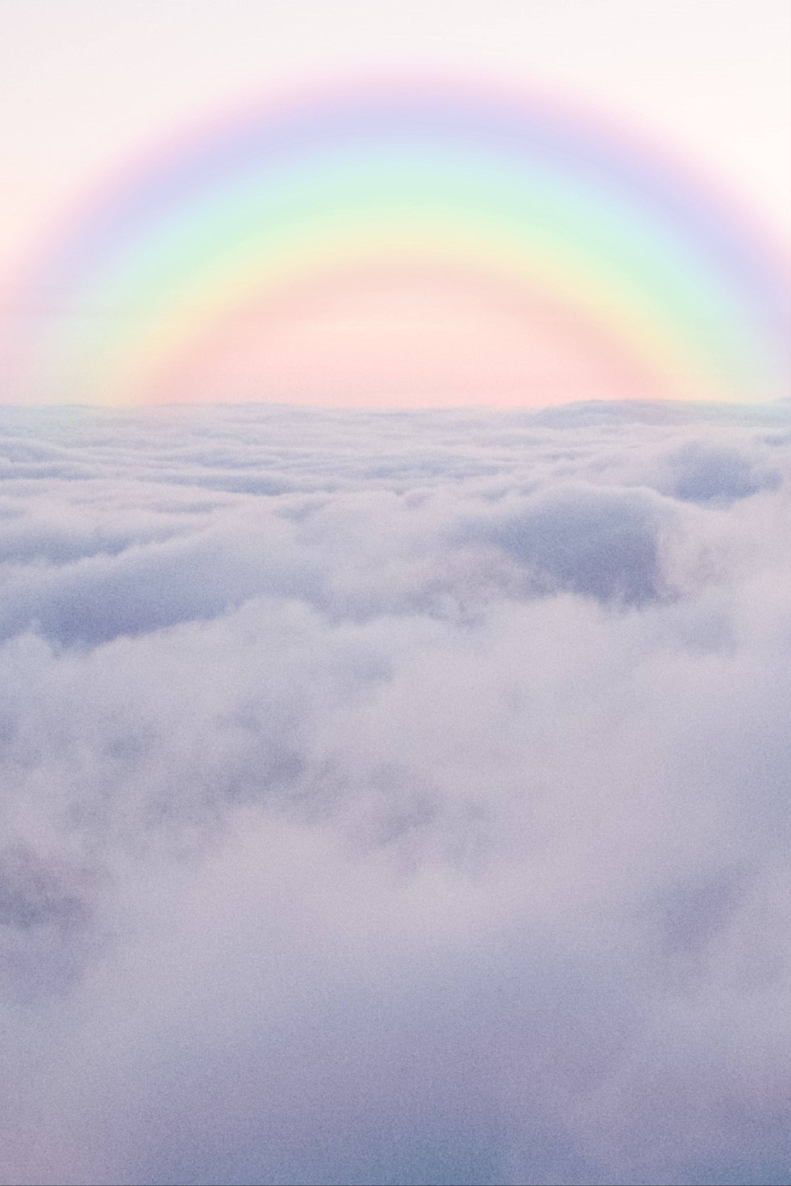 雲海與淡彩彩虹 壁紙