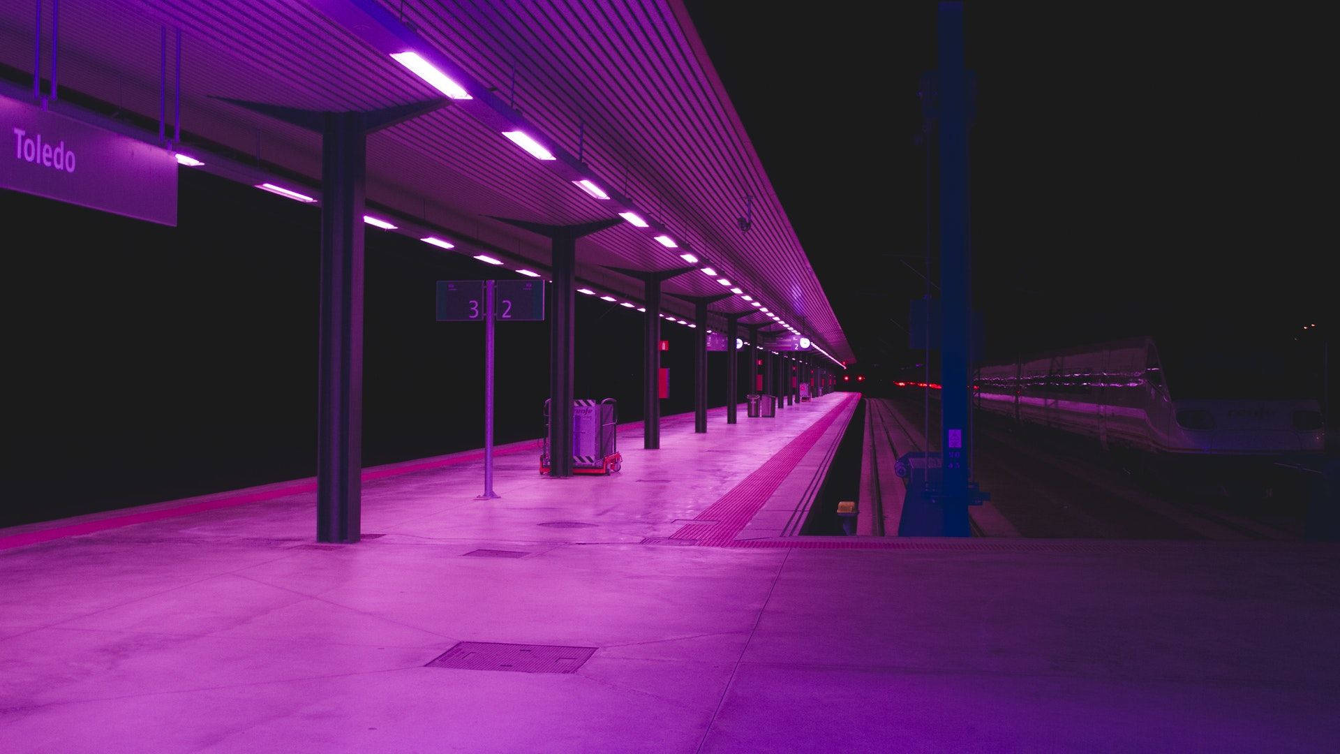 霓虹粉車站 壁紙