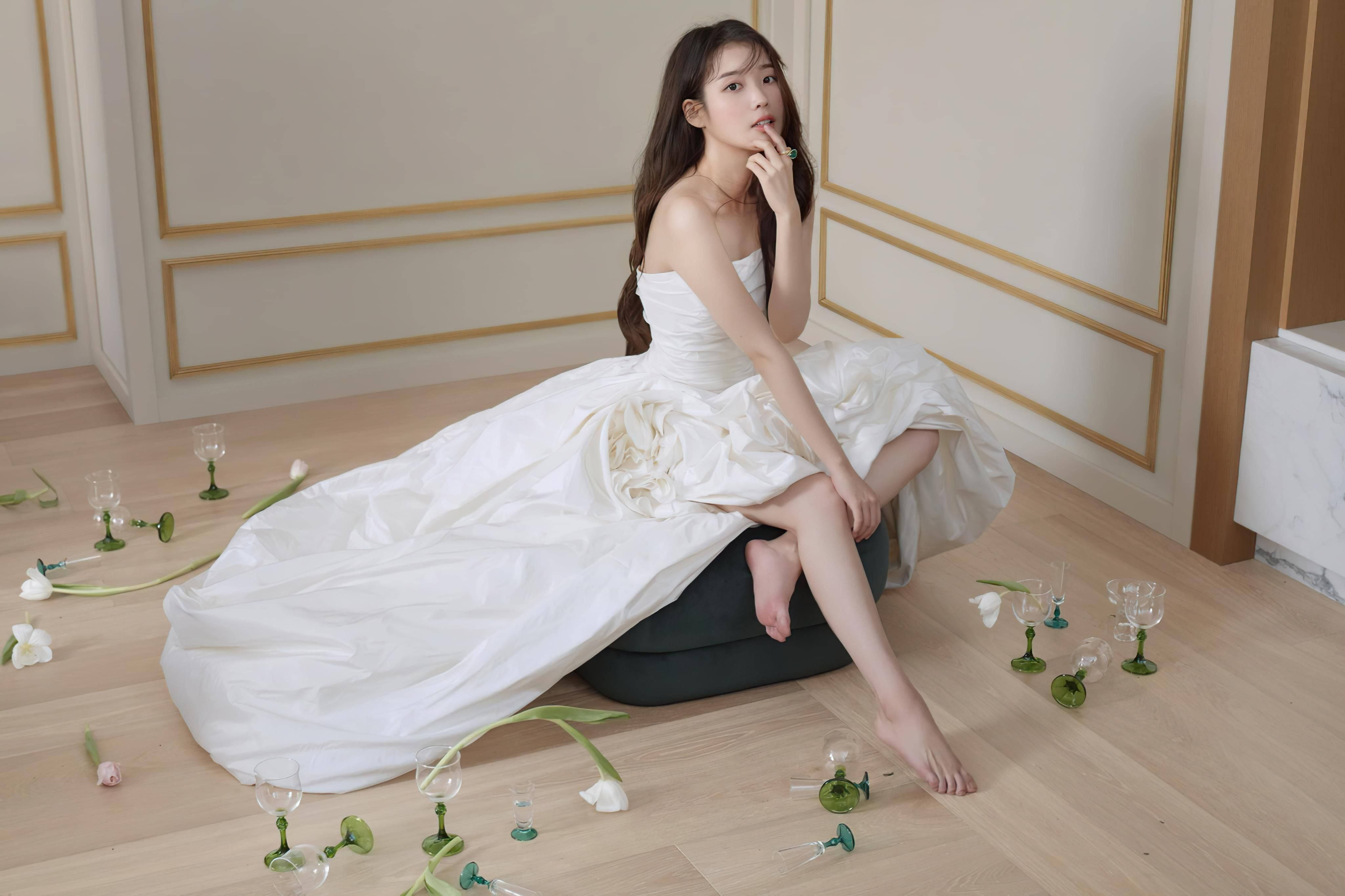 韓國女孩穿著婚紗 壁紙