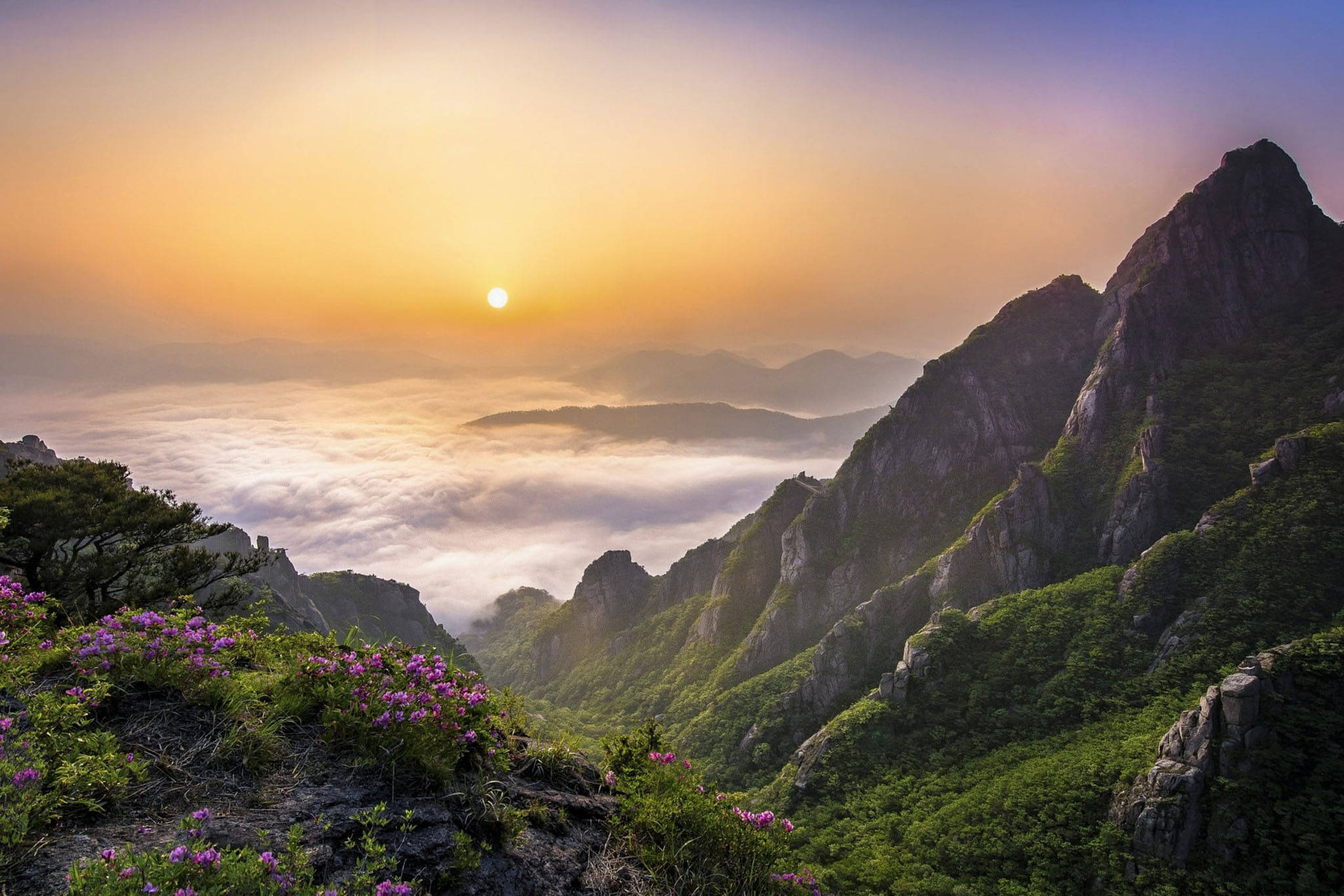 韩国山谷的晴朗天空 壁紙