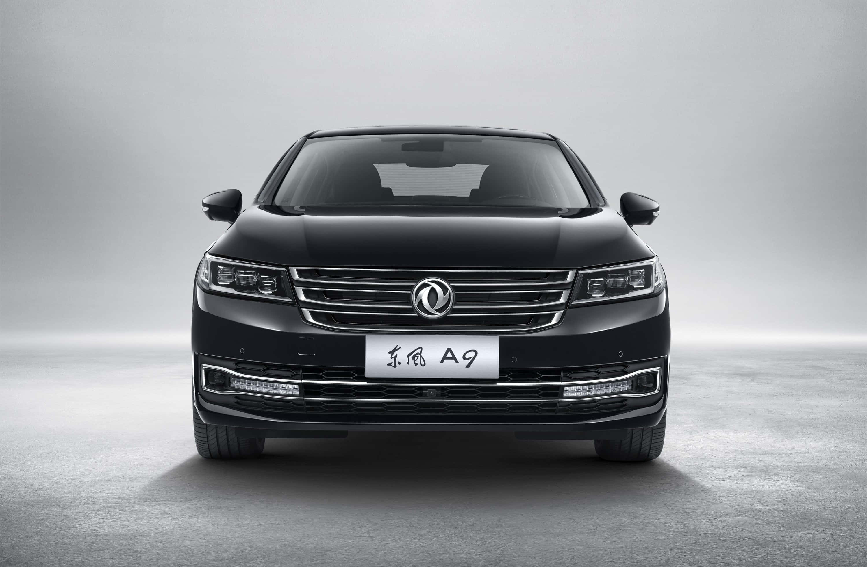 高速公路上 sleek 的东风商用卡车 壁紙