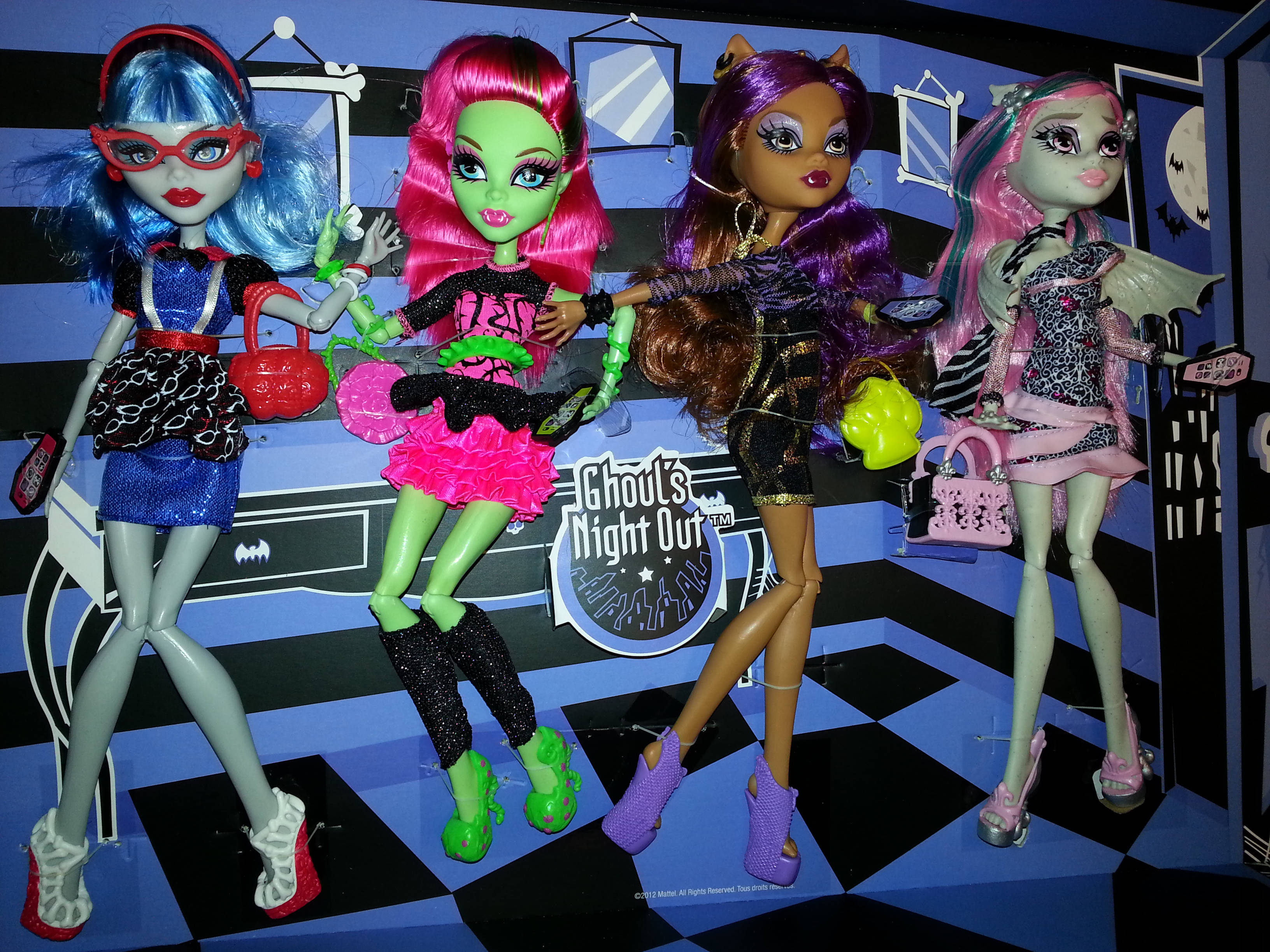 鬼魅之夜 Bratz 美學 壁紙
