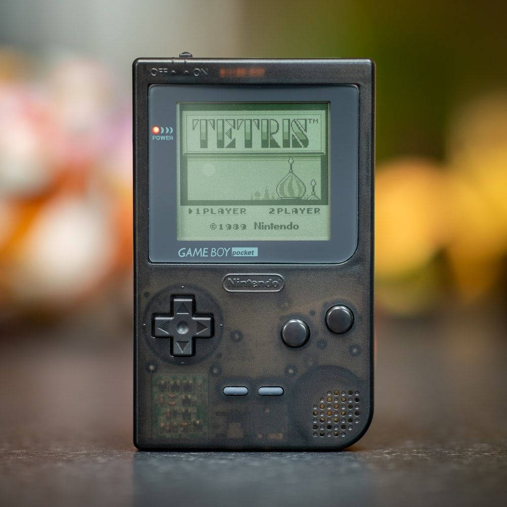 黑色Game Boy Pocket玩俄罗斯方块 壁紙