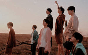 BTS筆電成員在日落田野 — BTS 笔记本电脑 壁紙