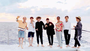 BTS桌面成員在遊艇上 — BTS 桌面 壁紙