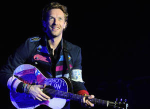 Chris Martin 黑色背景桌布 — 纯黑 壁紙
