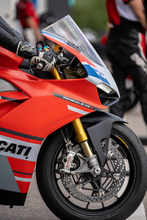 Ducati Panigale V4S 紅色重機 — 小米平板8 壁紙